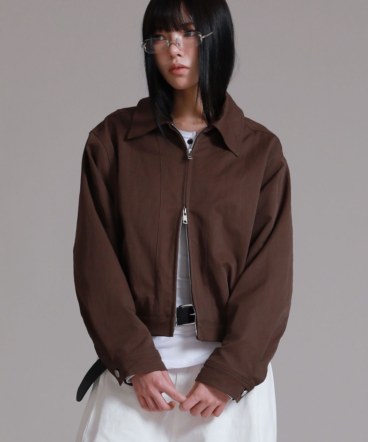 라이크더모스트(LIKE THE MOST) 세미 크롭 미니멀 카라 오버핏 집업 블루종 자켓_브라운