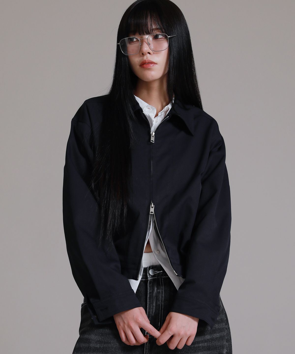 라이크더모스트(LIKE THE MOST) 세미 크롭 미니멀 카라 오버핏 집업 블루종 자켓_네이비