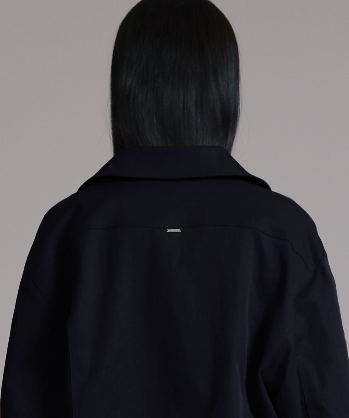 라이크더모스트(LIKE THE MOST) 세미 크롭 미니멀 카라 오버핏 집업 블루종 자켓_네이비