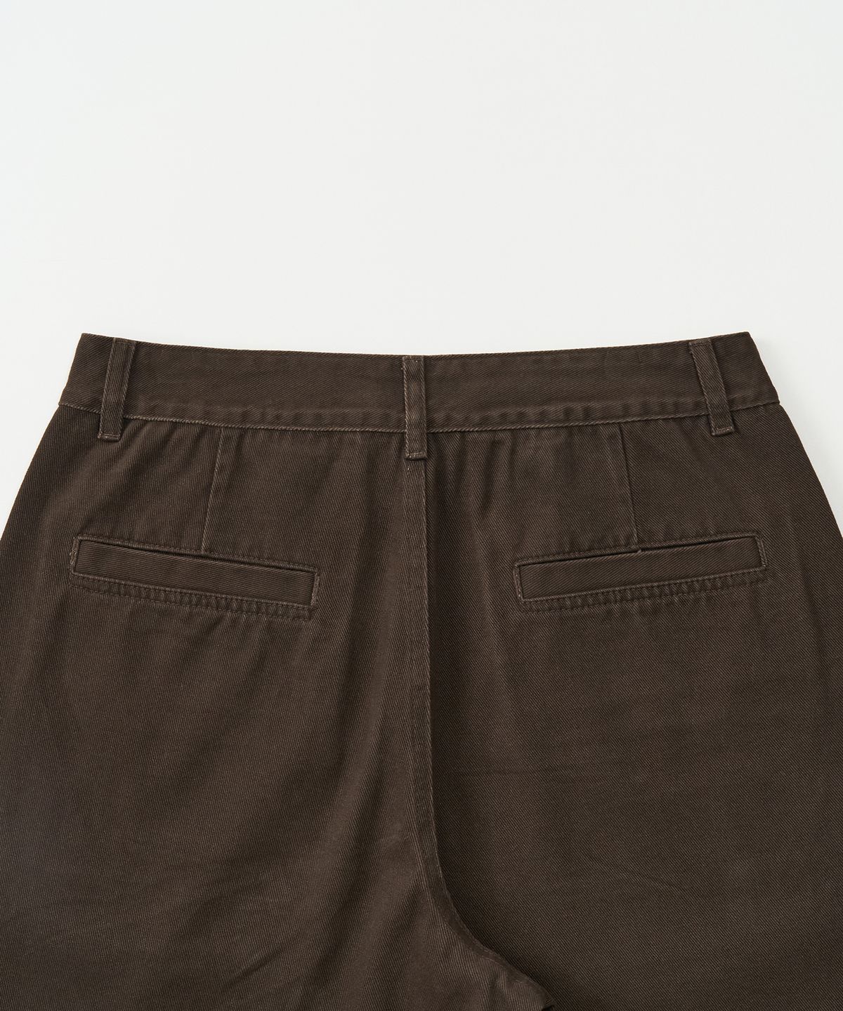 토피(TOFFEE) 커브드 치노 팬츠 (BROWN)