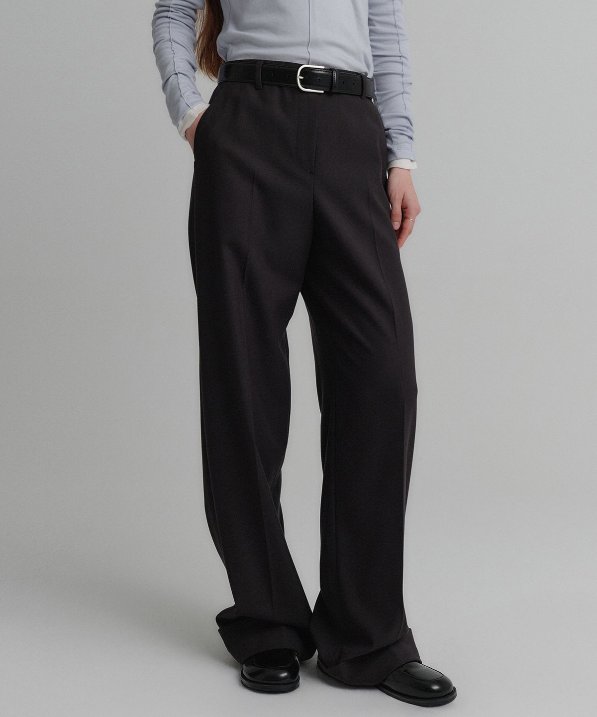 룩캐스트(LOOKAST) 제인 울 스트레이스 카브라 팬츠_차콜 / JEIN WOOL STRAIGHT CABRA PANTS_CHARCOAL