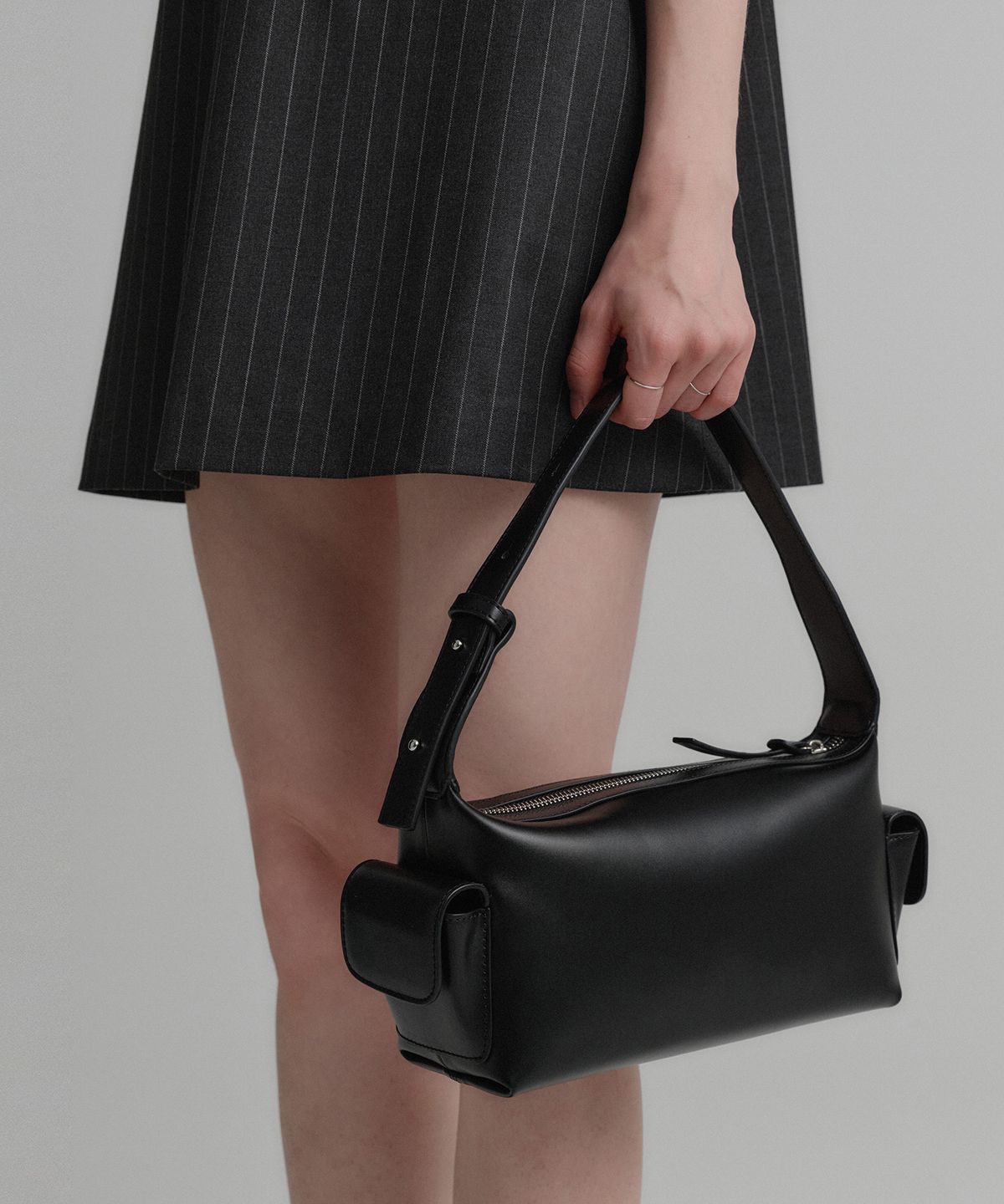 룩캐스트(LOOKAST) 트리니티 포켓 숄더백_블랙 / TRINITY POCKET SHOULDER BAG_BLACK