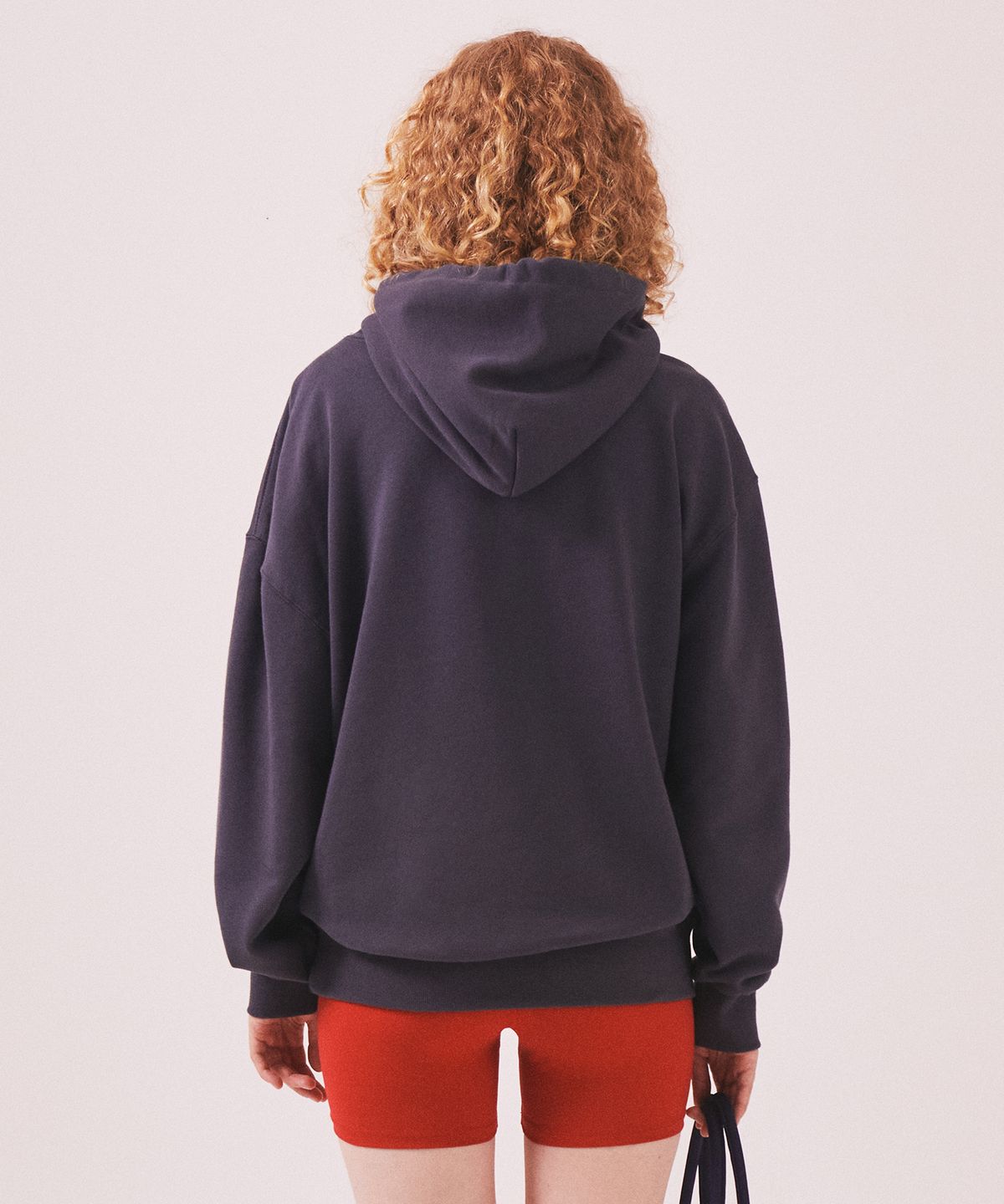 미나수(MENASOO) For Rest Run Basic Hoodie_Charcoal