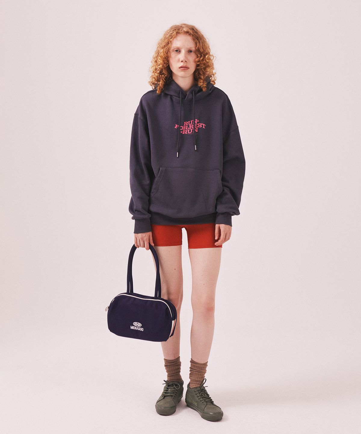 미나수(MENASOO) For Rest Run Basic Hoodie_Charcoal