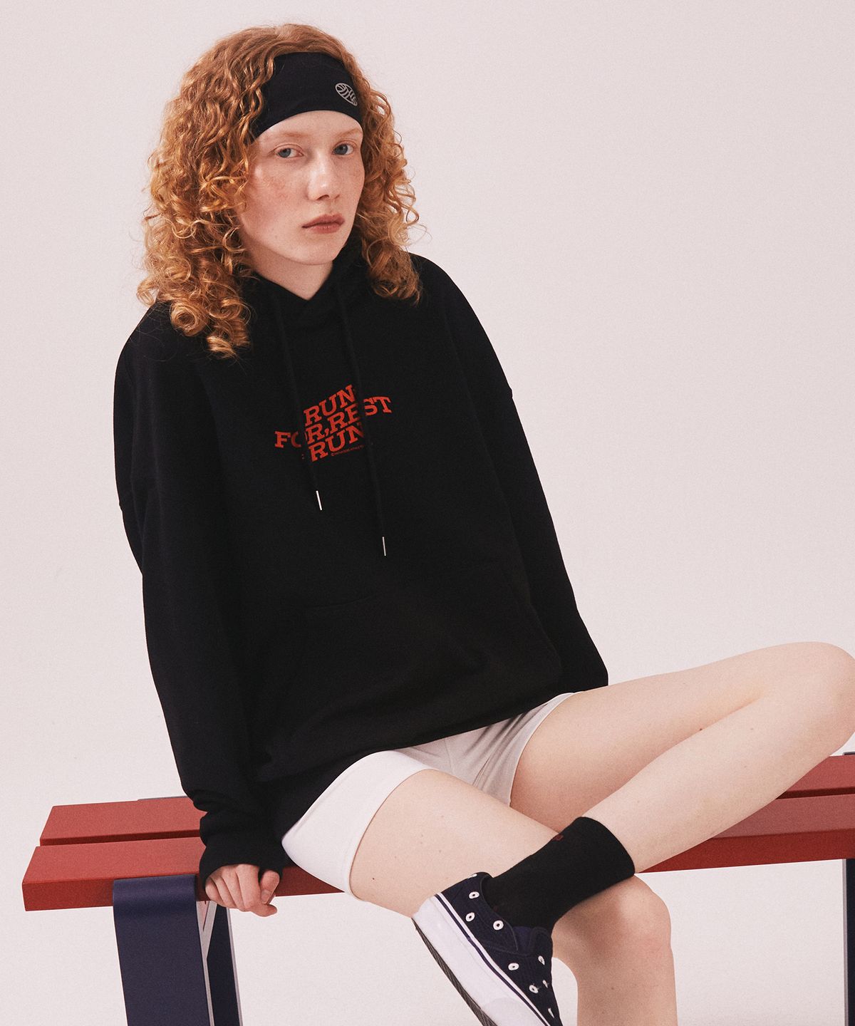 미나수(MENASOO) For Rest Run Basic Hoodie_Black