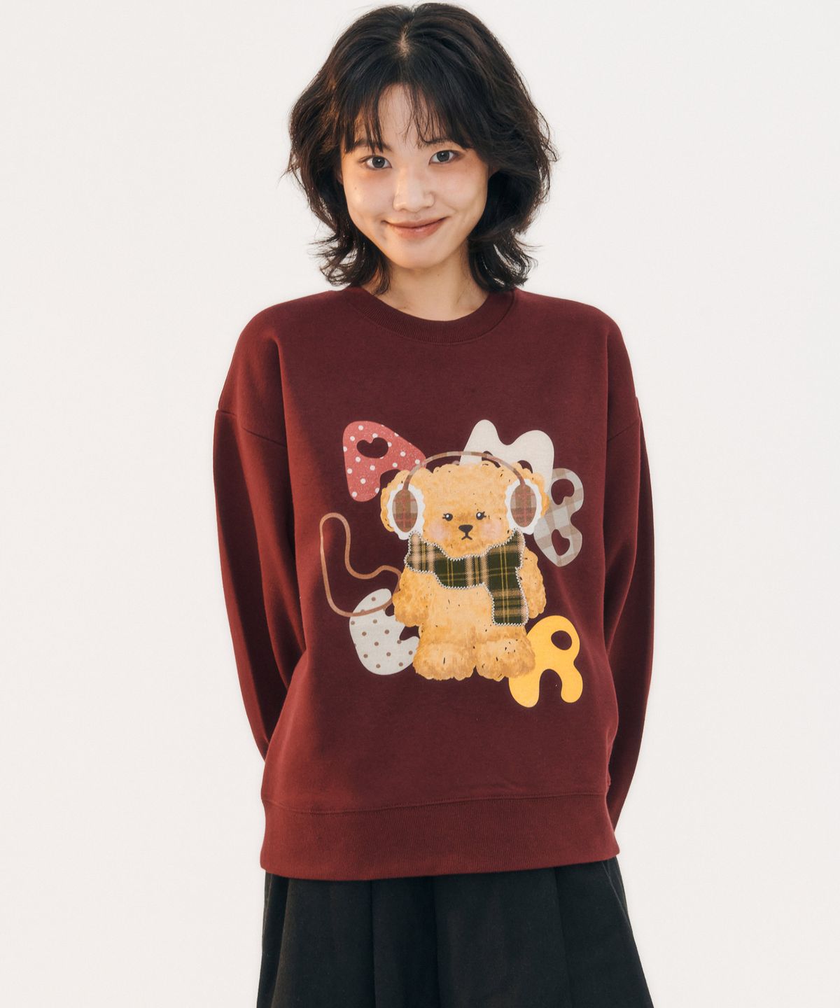엠블러(AMBLER) Winter puppy 아플리케 자수 맨투맨 티셔츠  AMM1313 (버건디)
