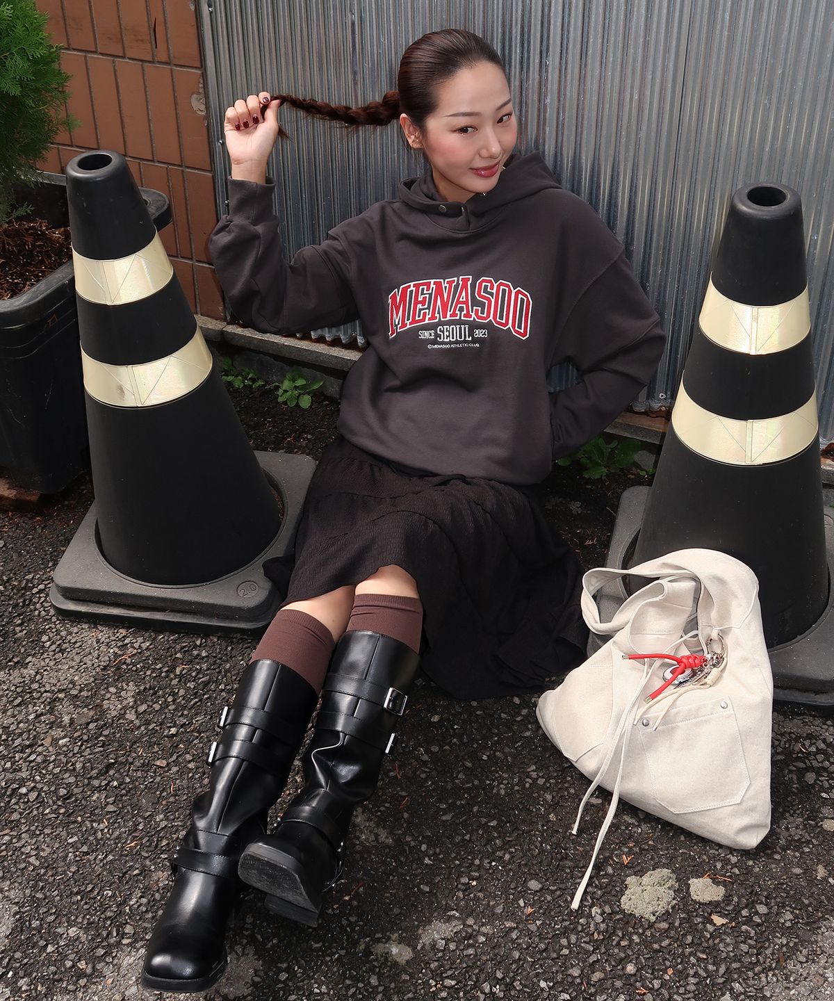 미나수(MENASOO) MNS Seoul Hoodie_Charcoal