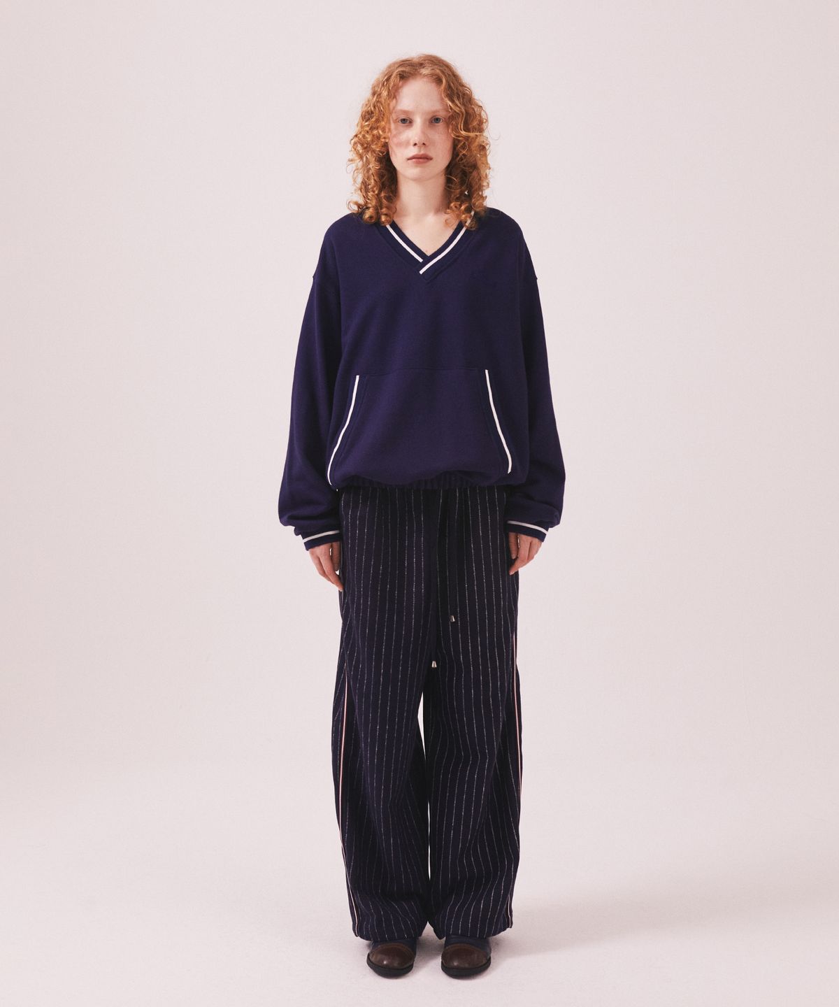미나수(MENASOO) MNS Hard Cotton Vneck Sweatshirt_Navy
