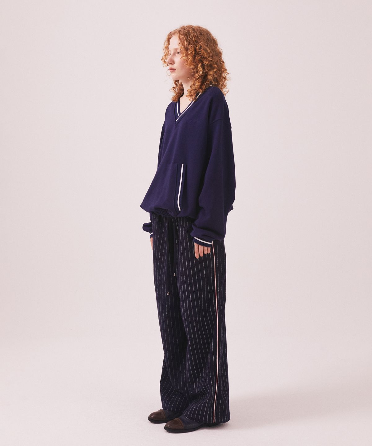 미나수(MENASOO) MNS Hard Cotton Vneck Sweatshirt_Navy