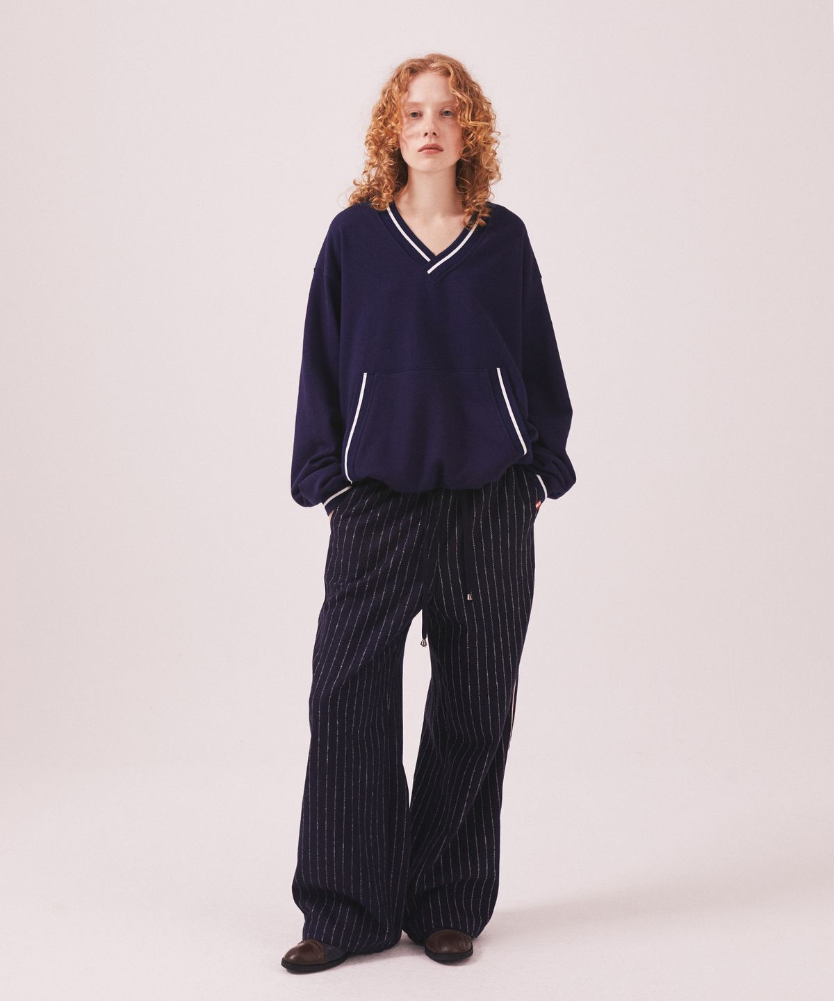 미나수(MENASOO) MNS Hard Cotton Vneck Sweatshirt_Navy