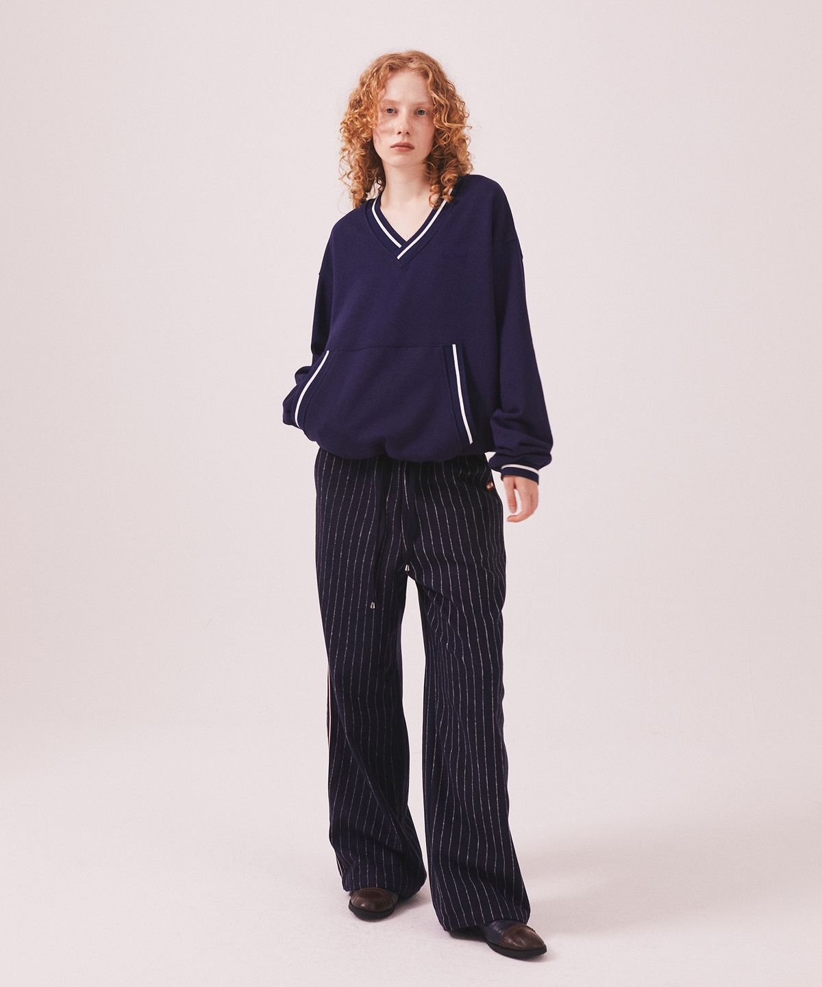 미나수(MENASOO) MNS Hard Cotton Vneck Sweatshirt_Navy