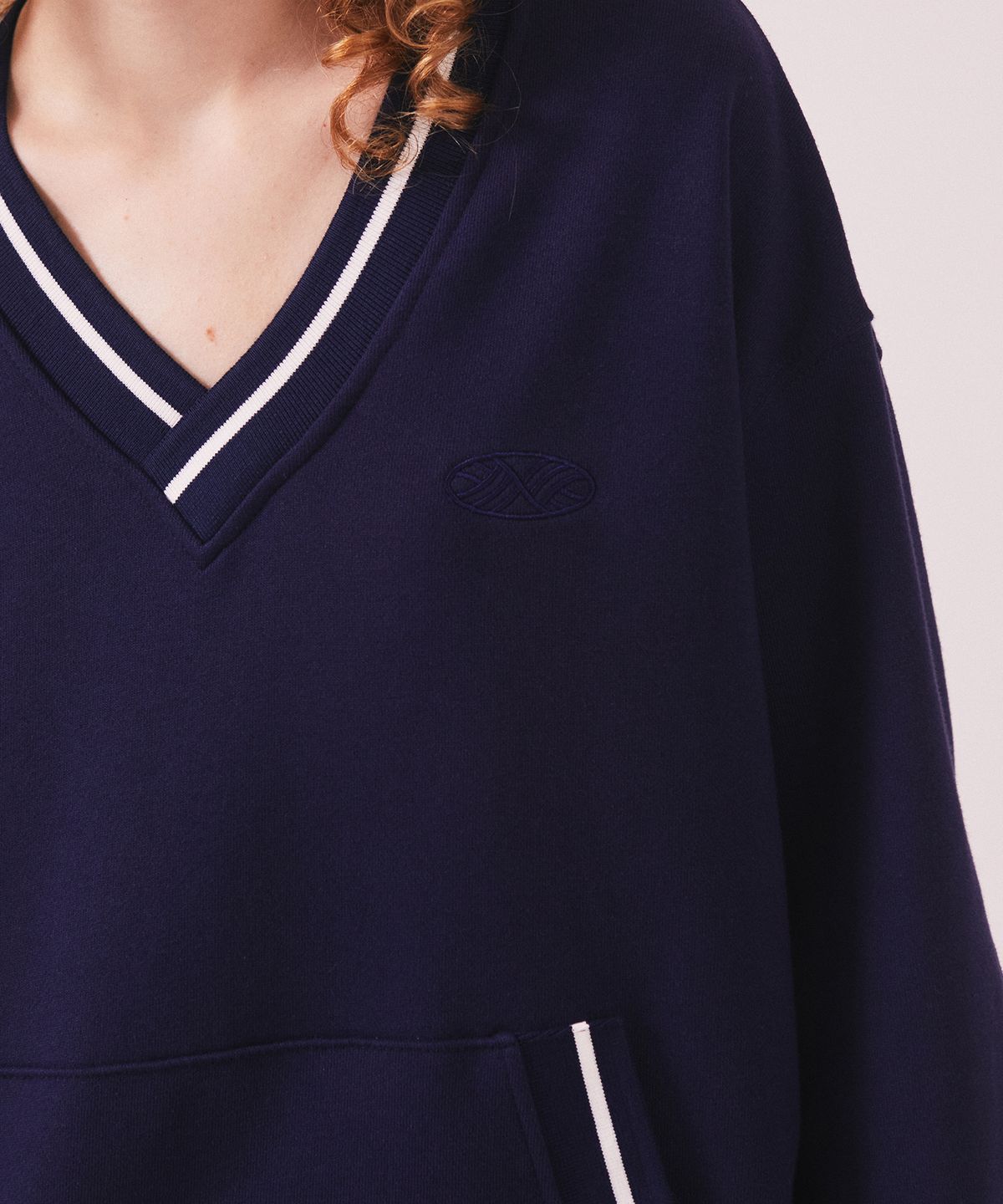 미나수(MENASOO) MNS Hard Cotton Vneck Sweatshirt_Navy