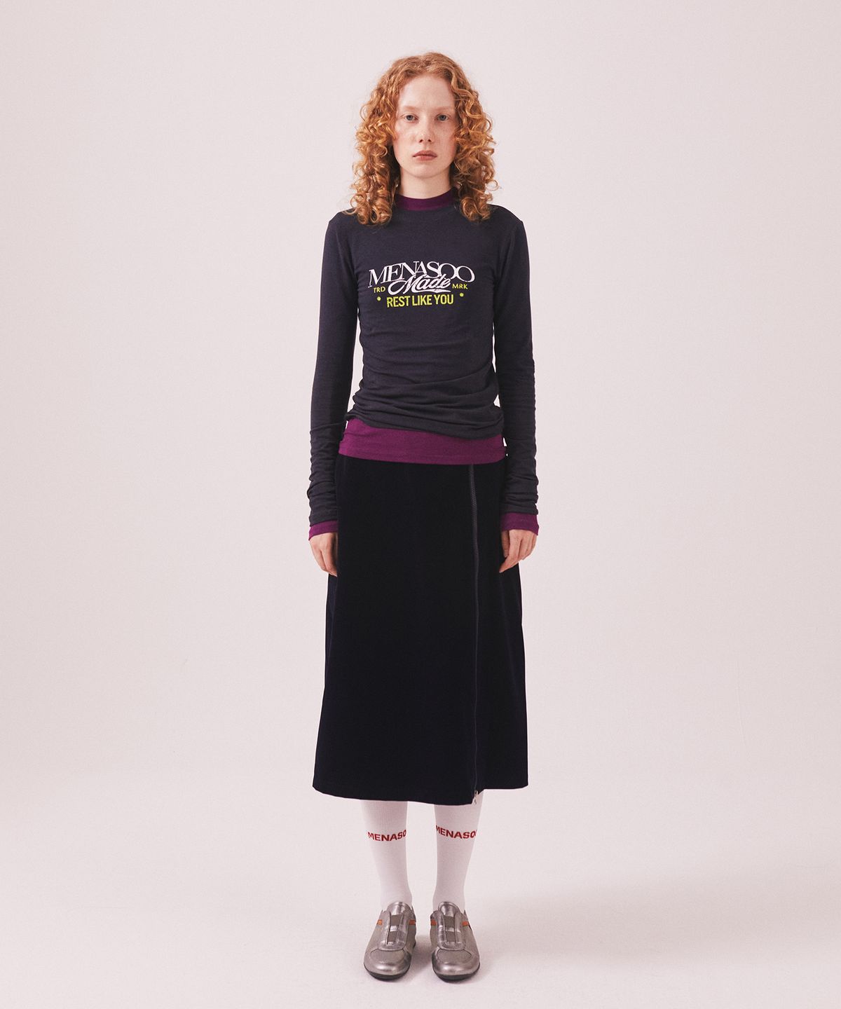 미나수(MENASOO) MNS Soft Fitted Long T Shirt_Charcoal