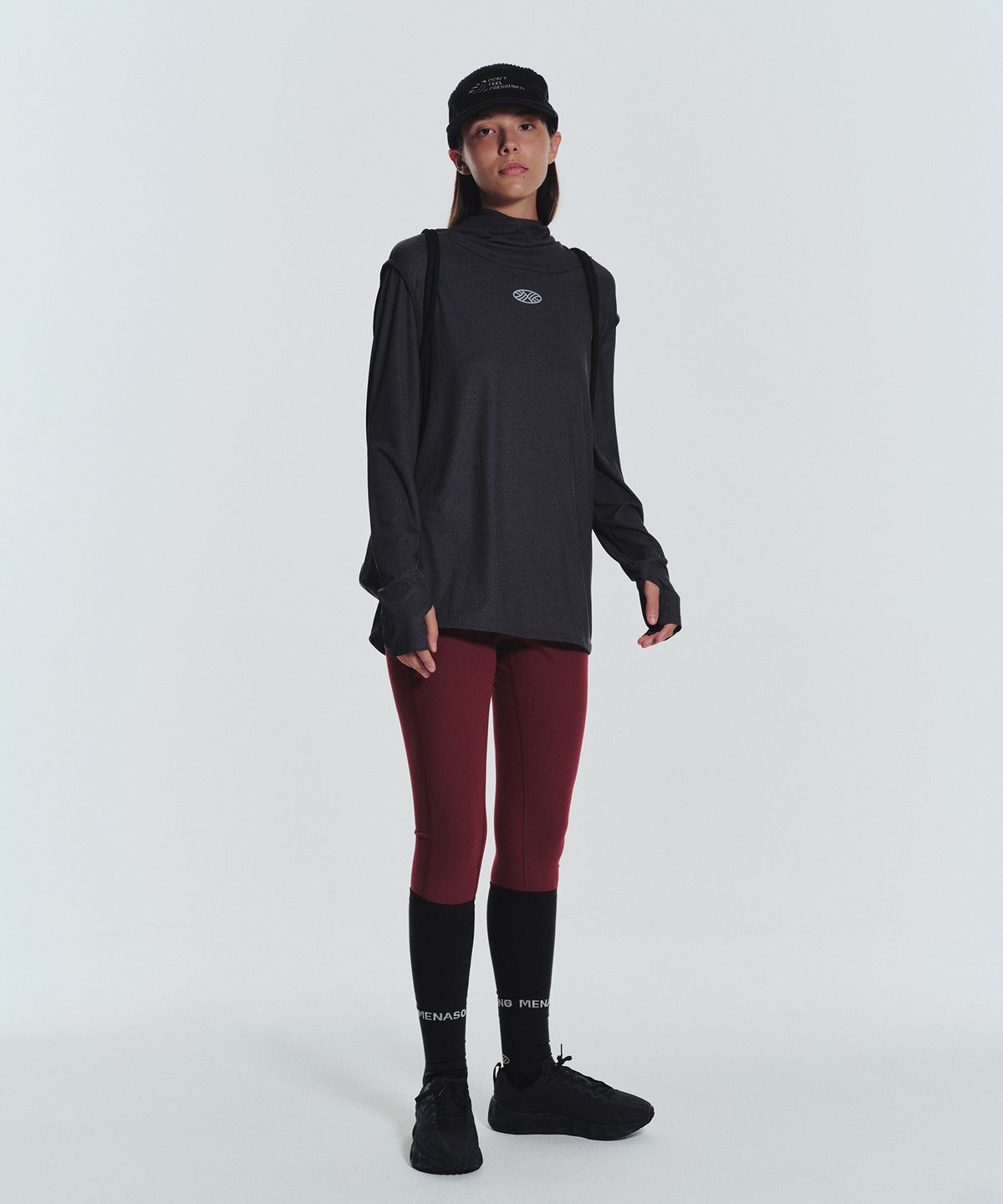 미나수(MENASOO) MNS Running Highneck Hoodie_Charcoal