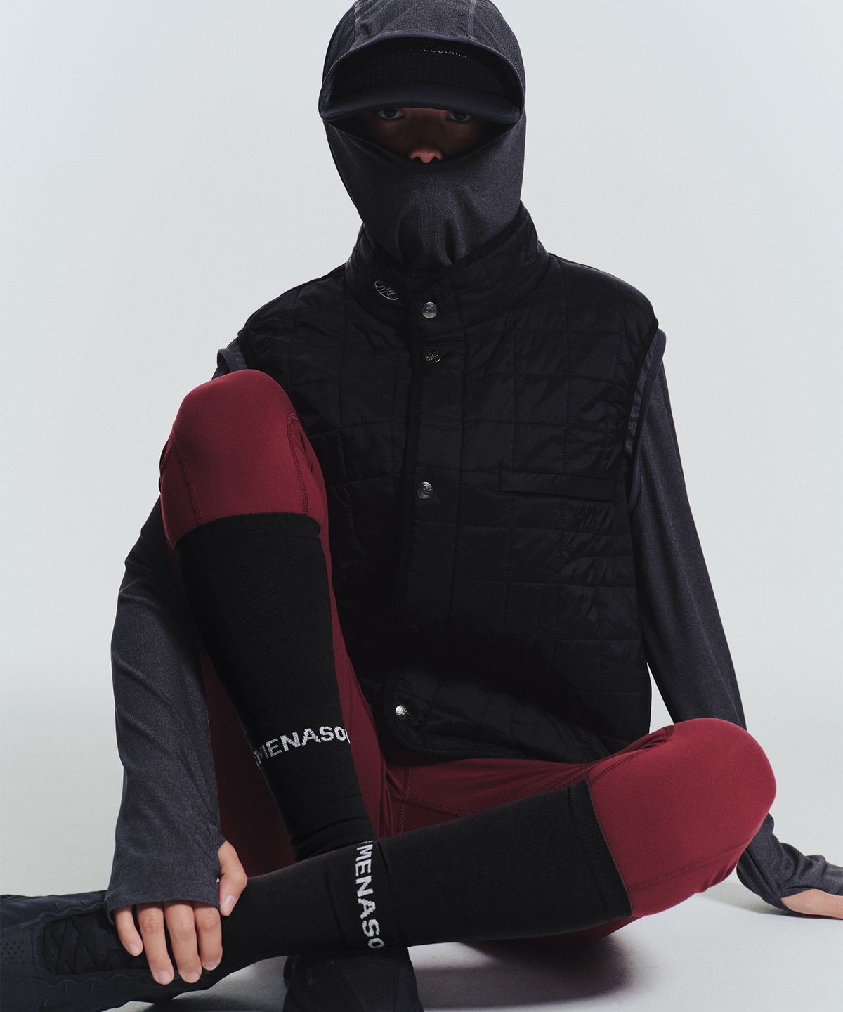 미나수(MENASOO) MNS Running Highneck Hoodie_Charcoal