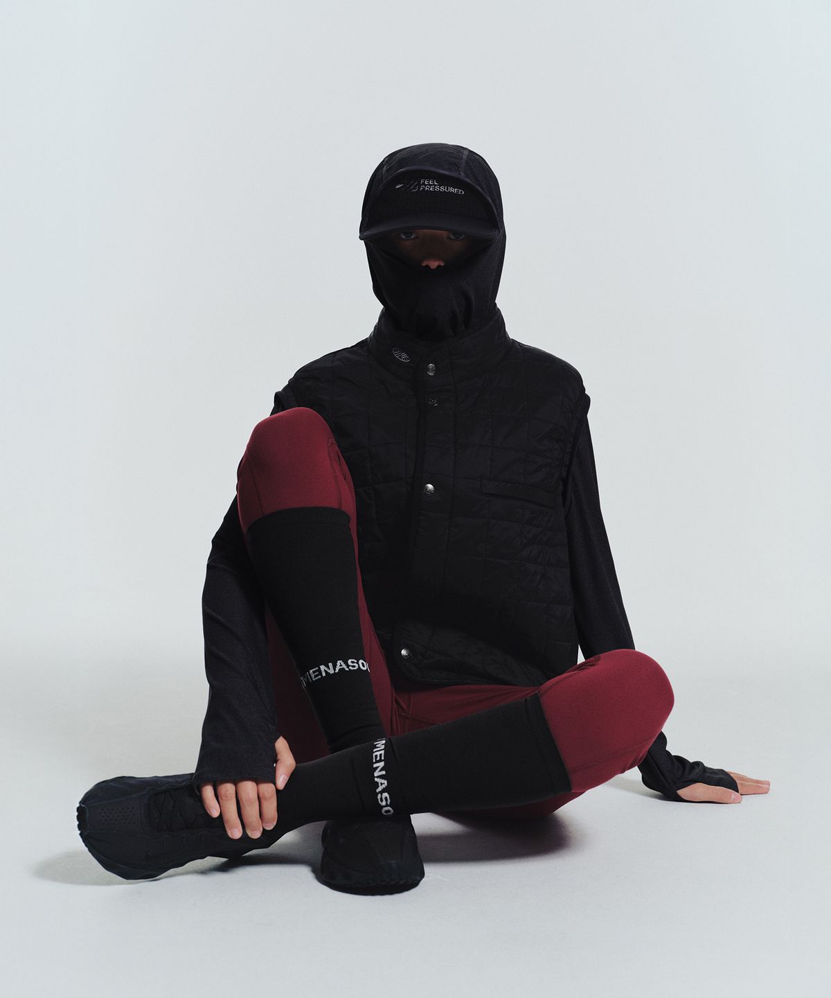 미나수(MENASOO) MNS Running Highneck Hoodie_Black