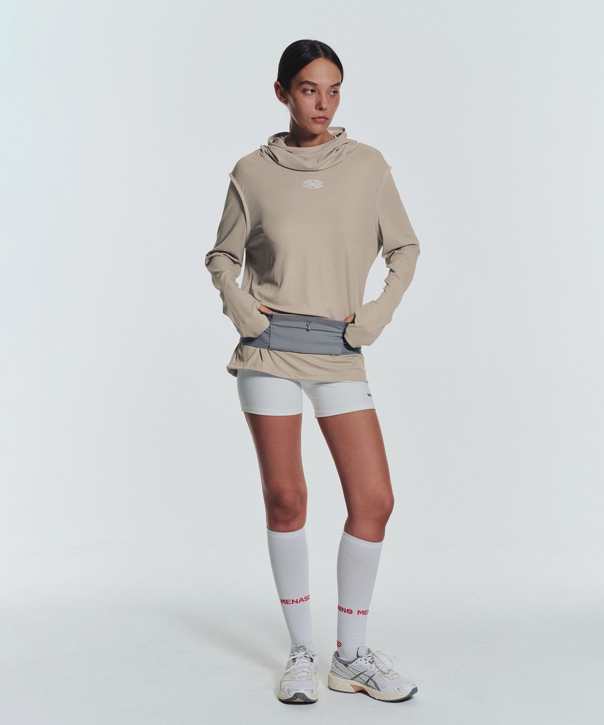 미나수(MENASOO) MNS Running Highneck Hoodie_Beige