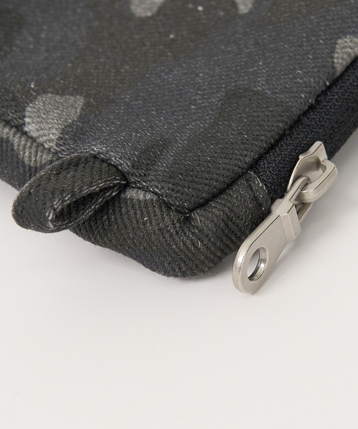 토피(TOFFEE) 카모 카드 포켓 (DARK GREY)