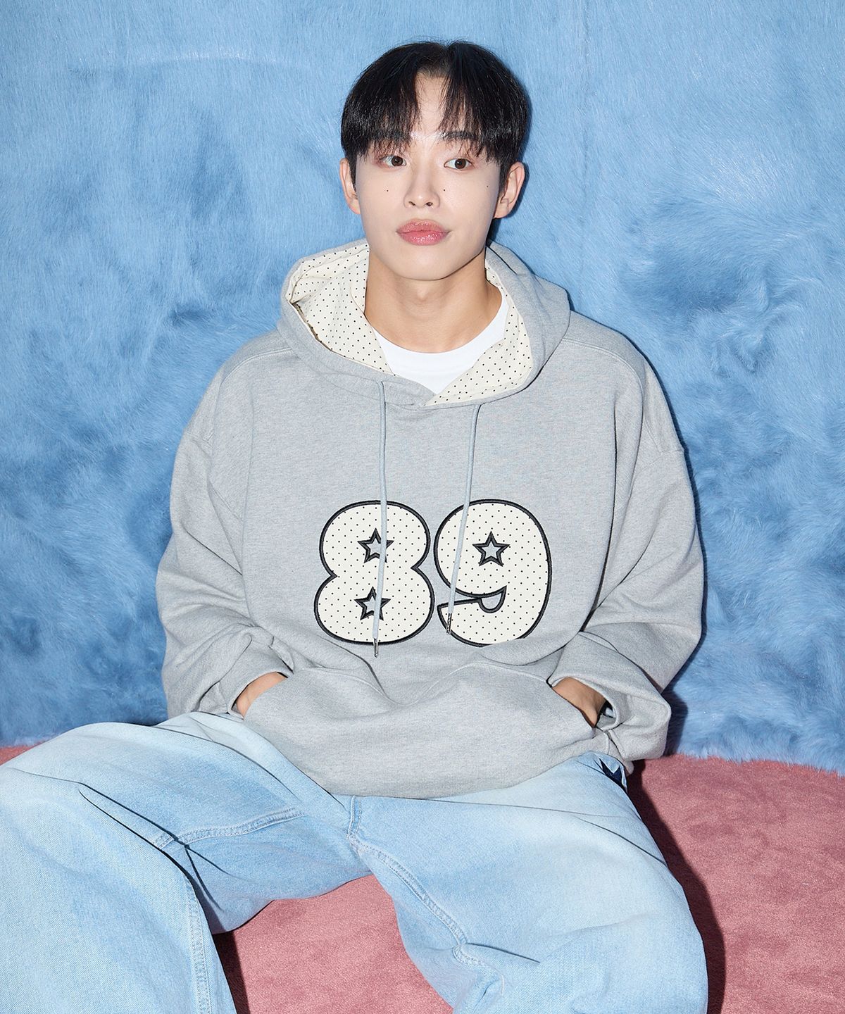 와이케이(WAIKEI) 89 도트 아플리케 후드티셔츠 그레이