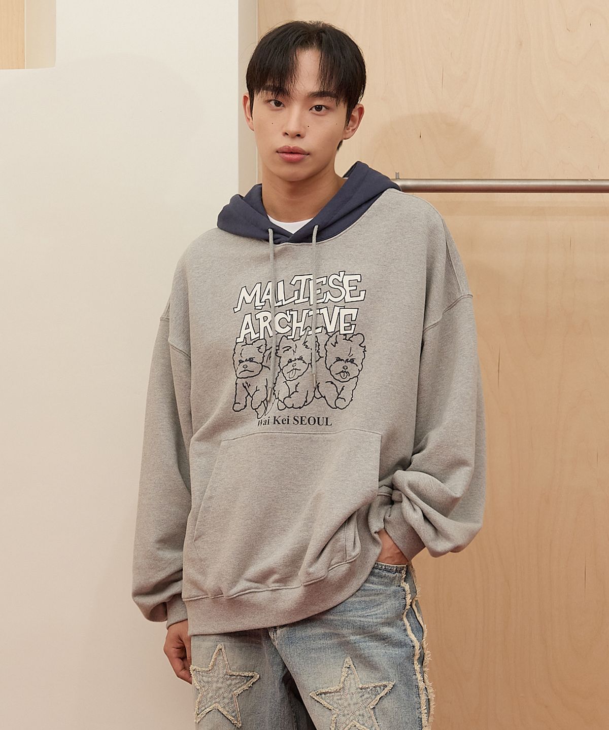 와이케이(WAIKEI) 말티즈 아카이브 라인 그래픽 투톤 후드티셔츠 그레이