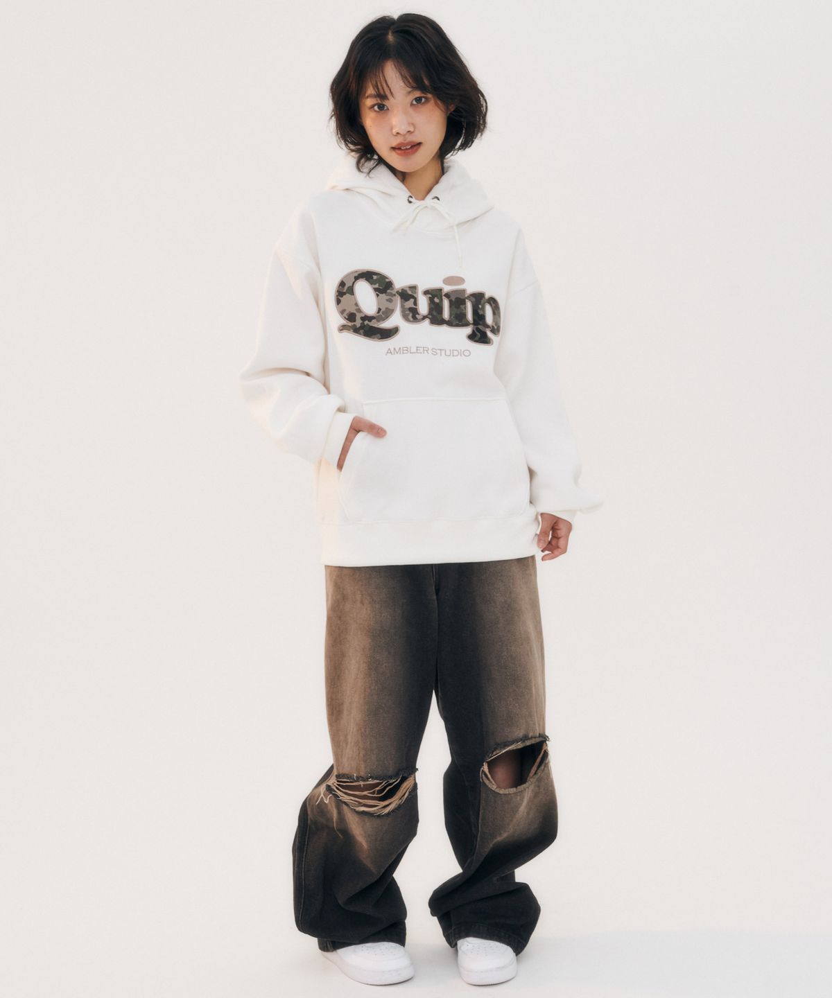 엠블러(AMBLER) Quip 카모 패치 후드 티셔츠 AHP1211 (아이보리)