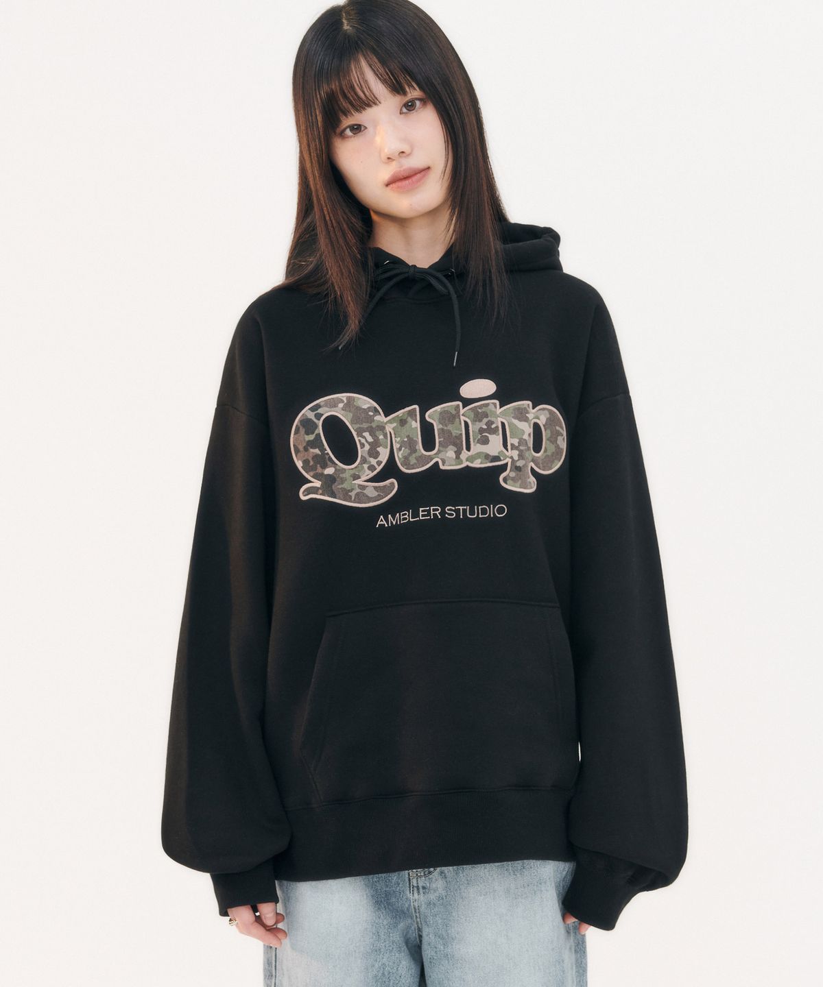 엠블러(AMBLER) Quip 카모 패치 후드 티셔츠 AHP1211 (블랙)