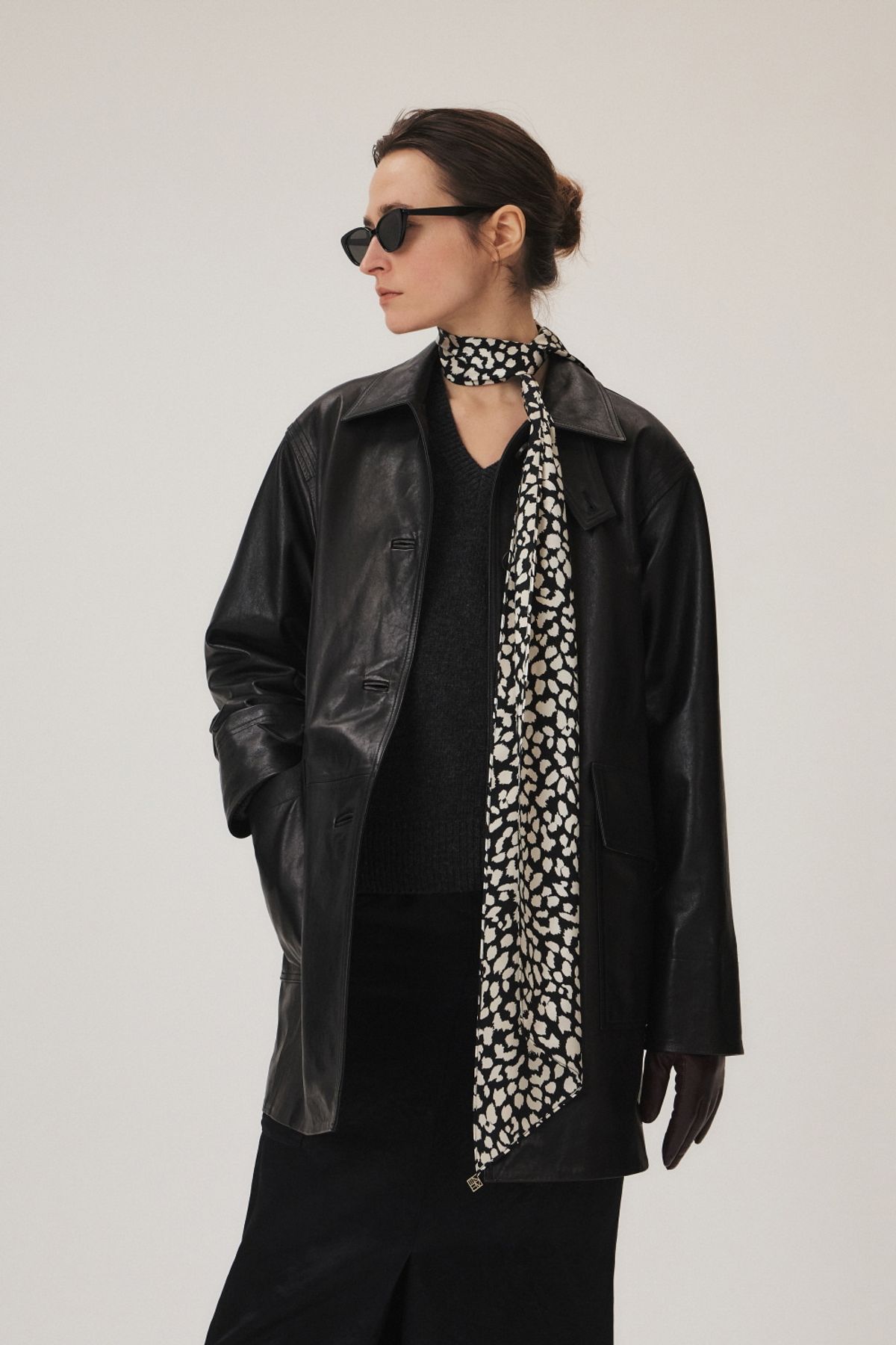 쿠메(KUMÉ) Patterned Skinny Silk Scarf, Black