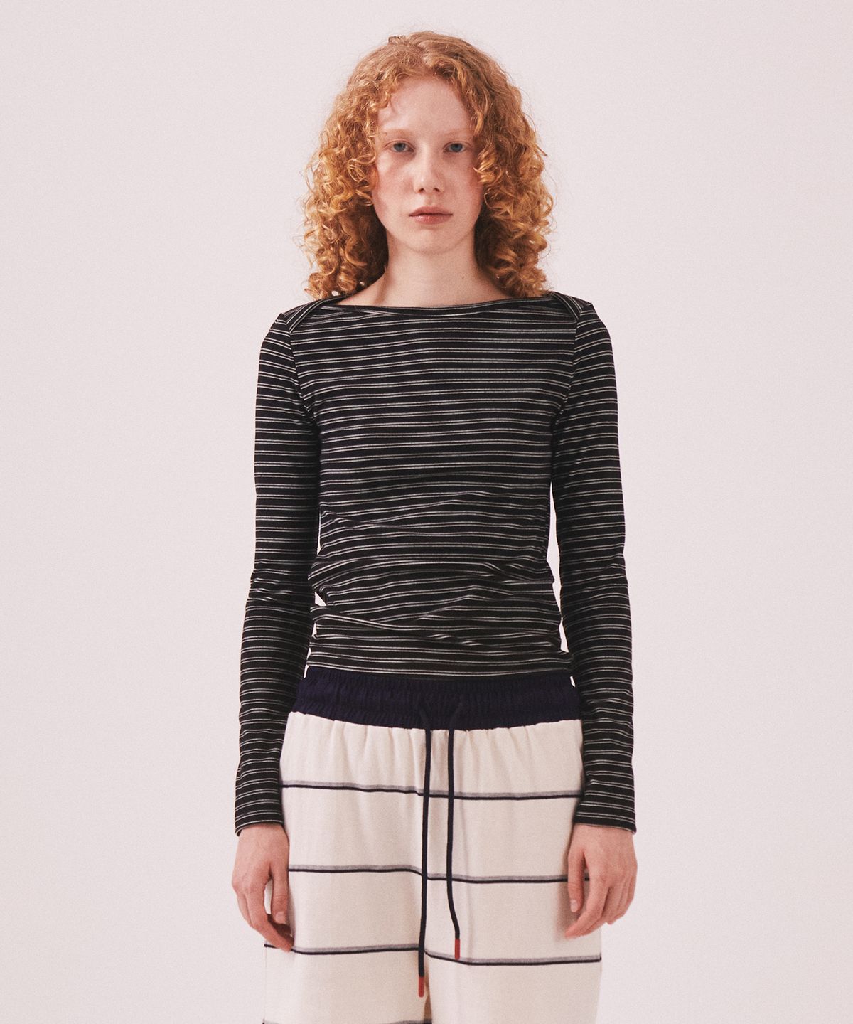 미나수(MENASOO) Brushed Striped Boatneck Long T Shirt_Black
