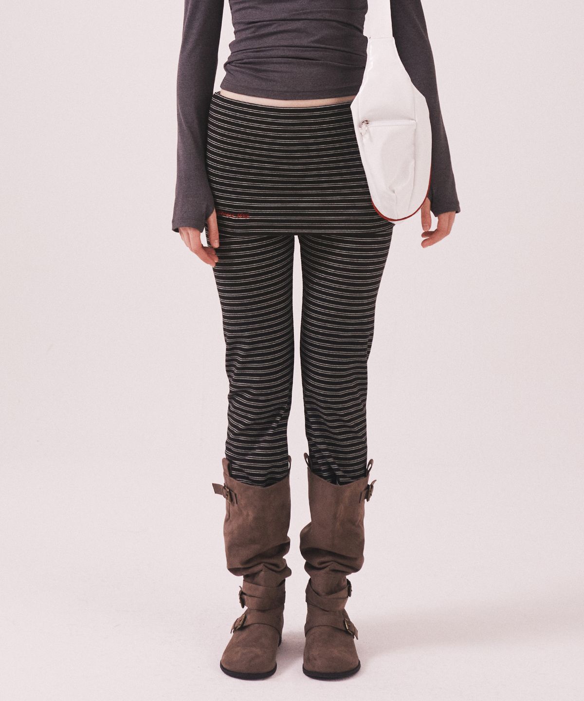 미나수(MENASOO) Brushed Striped Skirt Pants_Black