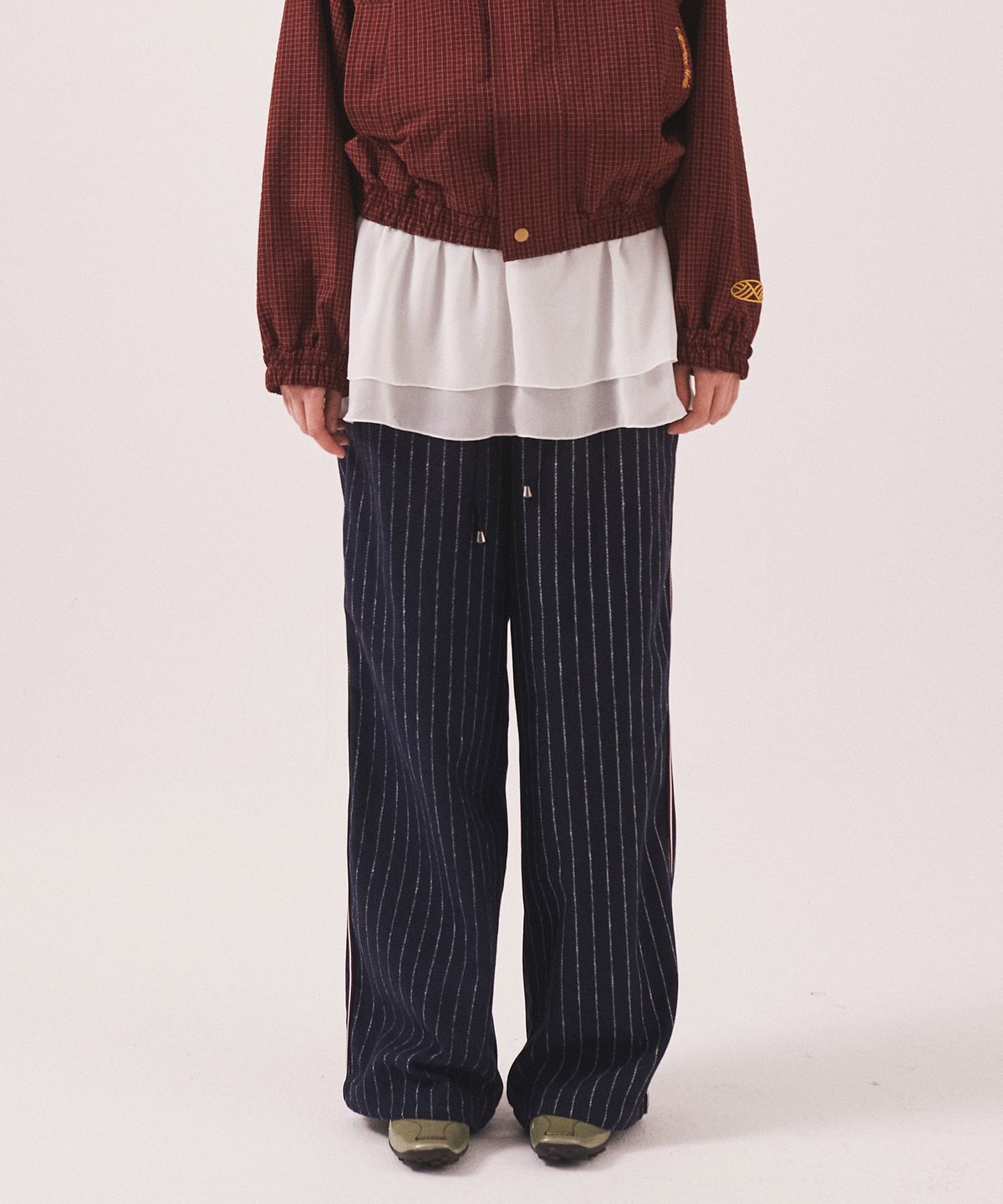 미나수(MENASOO) MNS Pinstripe Wide Brushed Pants_Navy