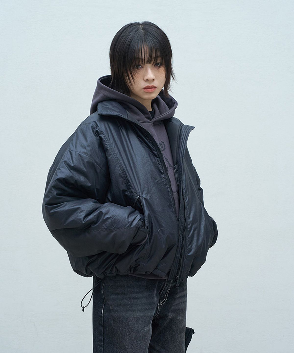 슈퍼서브(SUPERSUB) 커브드 절개 크롭 패딩 - 블랙