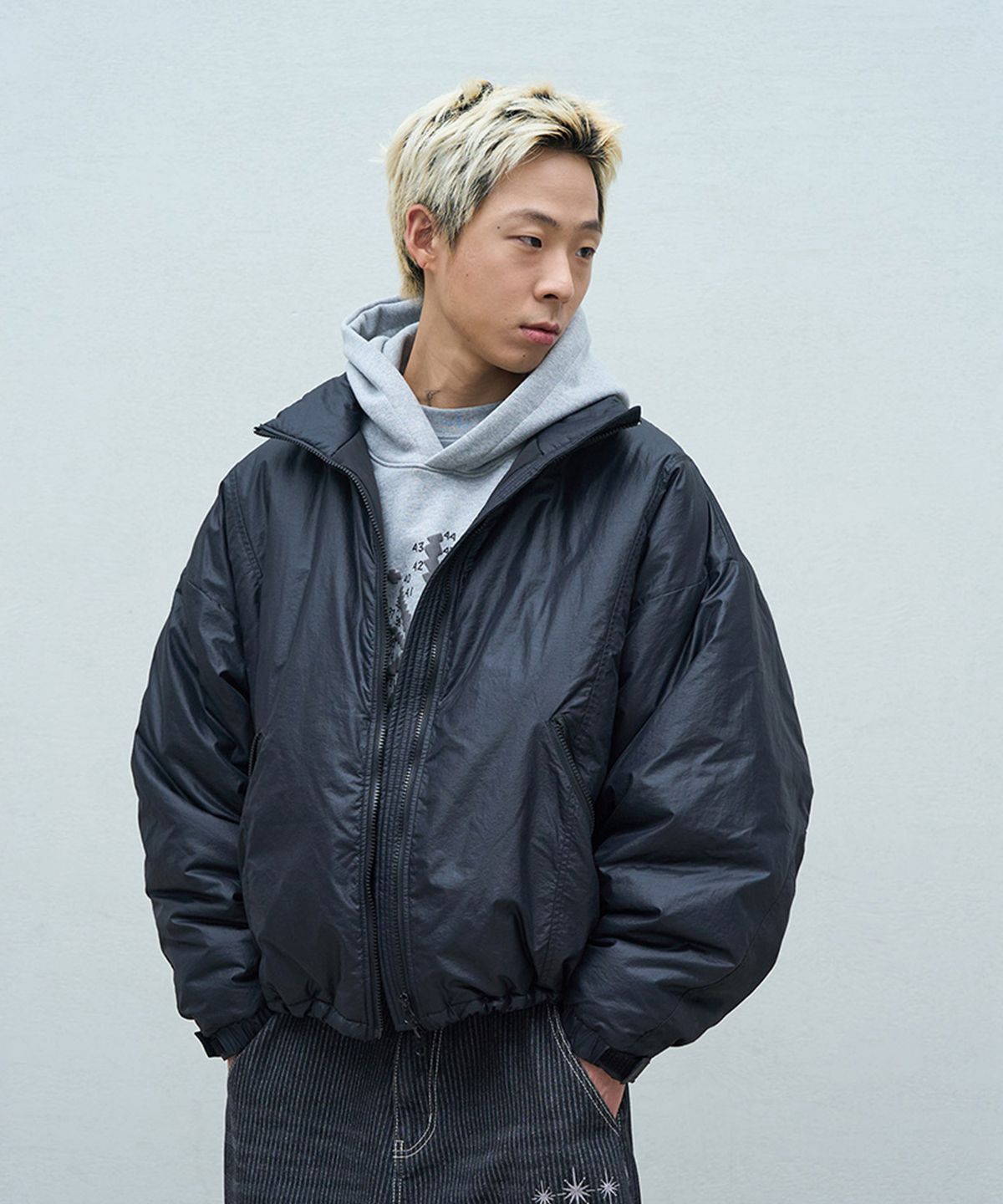 슈퍼서브(SUPERSUB) 커브드 절개 크롭 패딩 - 블랙