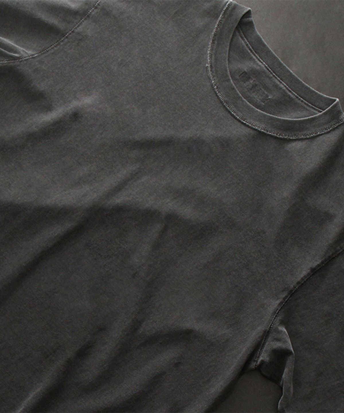 크리건(CRIGUN) Pigment 3 Stitch 세미 오버핏 반팔티 CHARCOAL