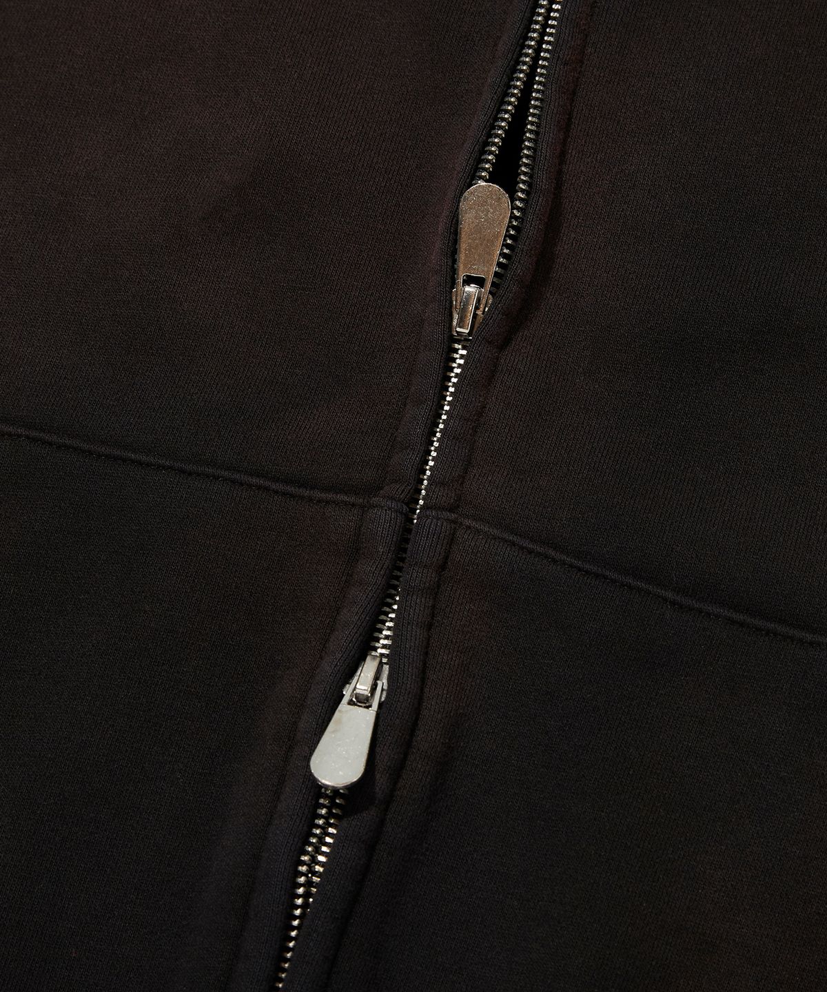스웨이드(SUADE) CROPPED WASHED HOOD ZIP UP [DARK BLACK]