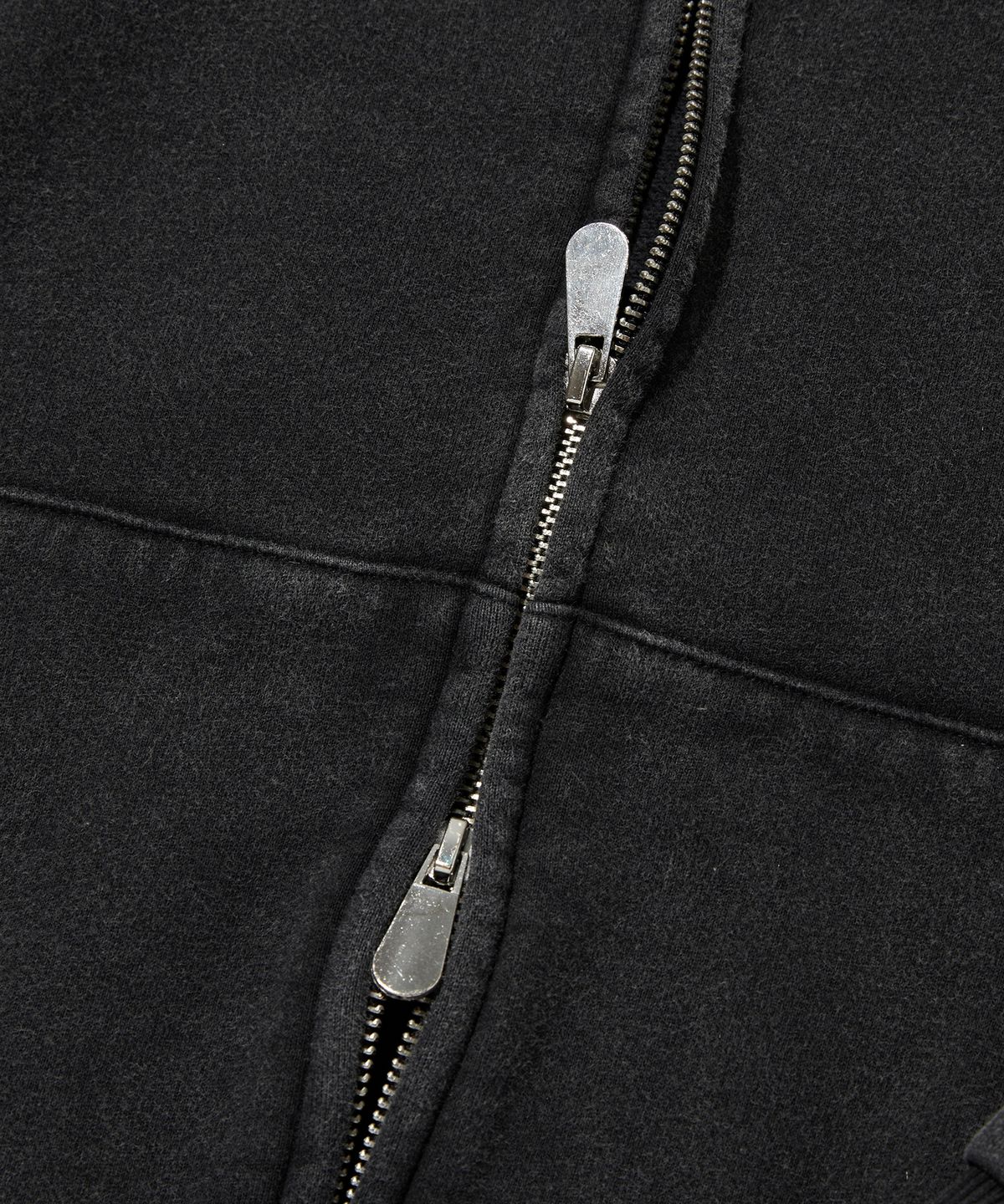 스웨이드(SUADE) CROPPED WASHED HOOD ZIP UP [WASHING BLACK]