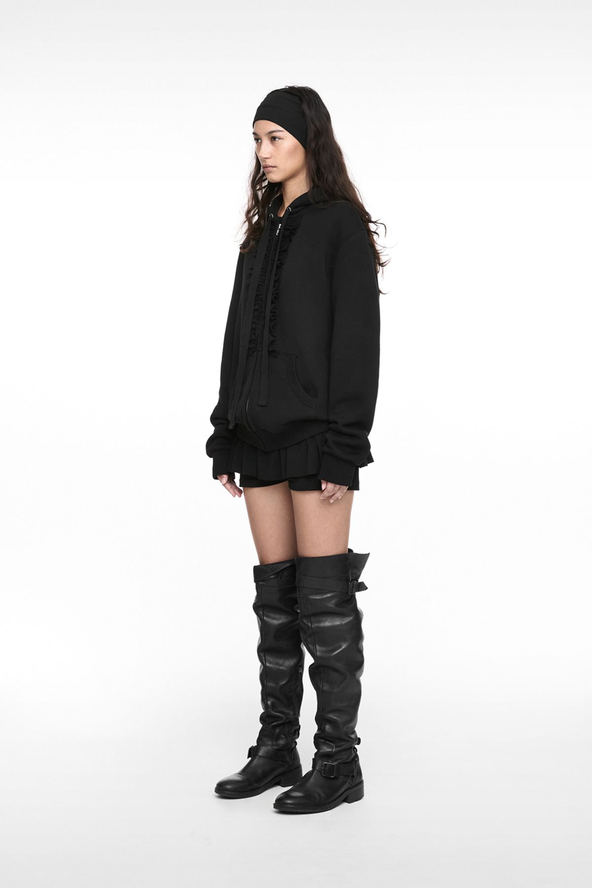 나체(NACHE) RUFFLE SHORT PANTS BLACK