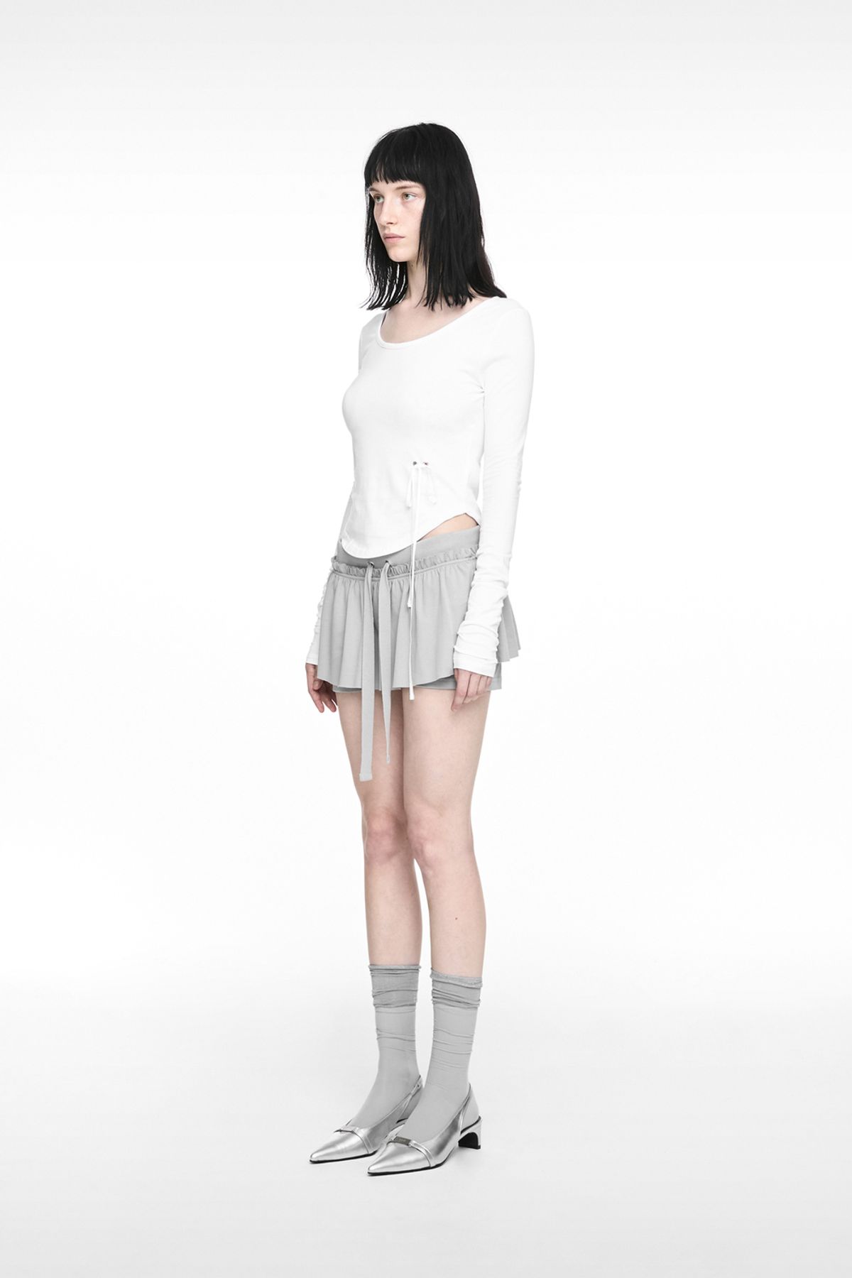 나체(NACHE) RUFFLE SHORT PANTS BLACK