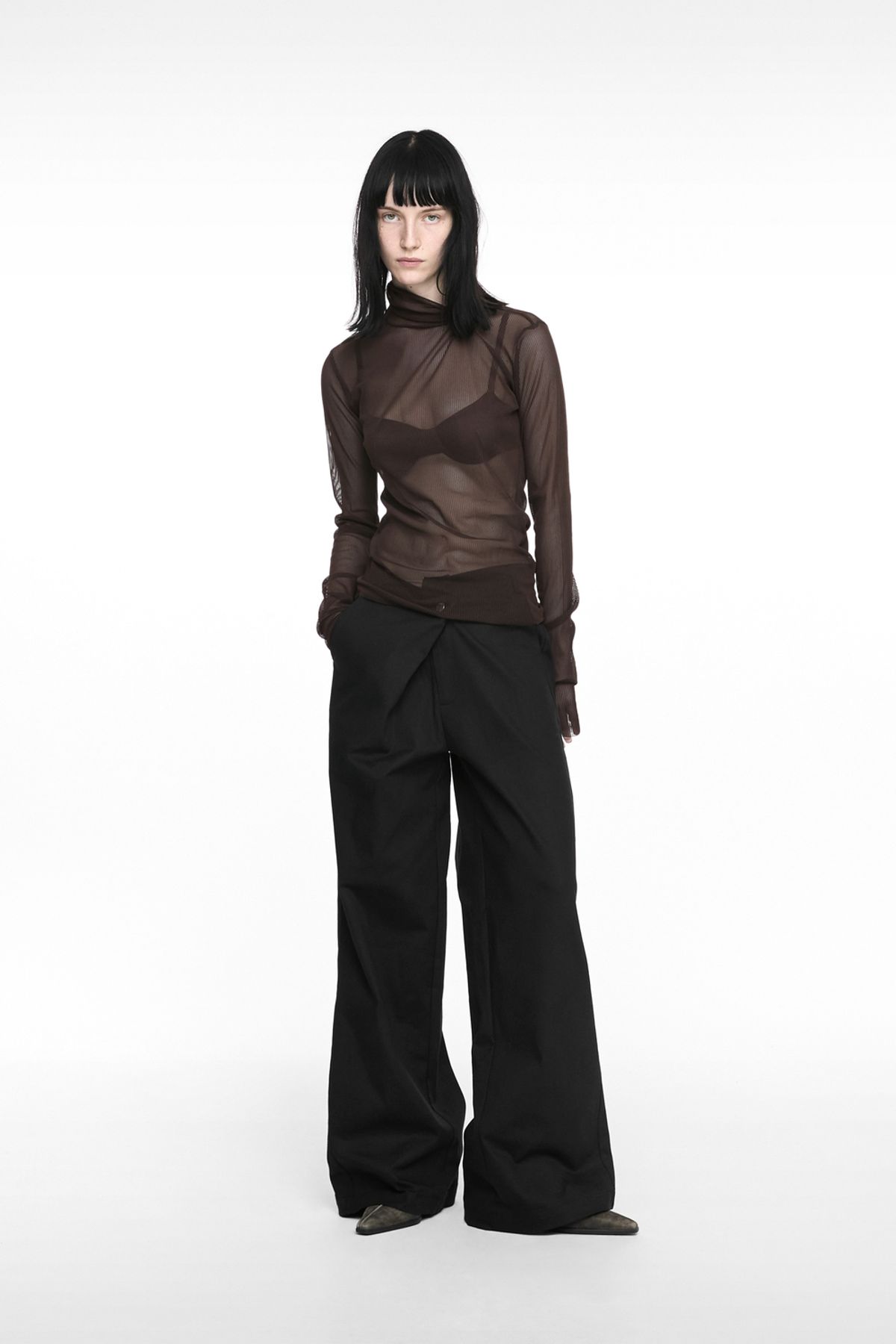 나체(NACHE) PULLED NECK LONG SLEEVE BROWN