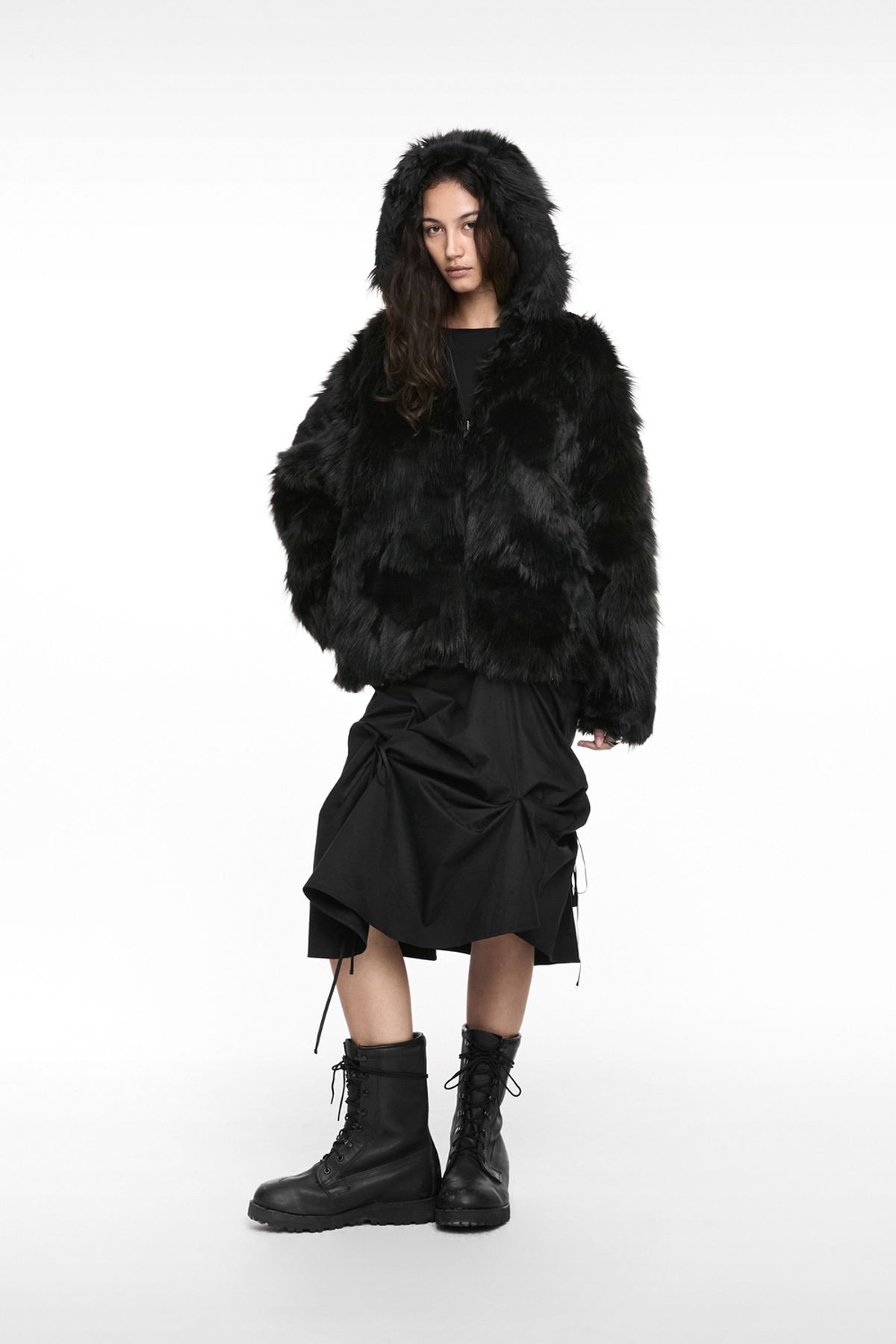 나체(NACHE) REVERSIBLE HOODIE FAUX FUR JACKET BLACK