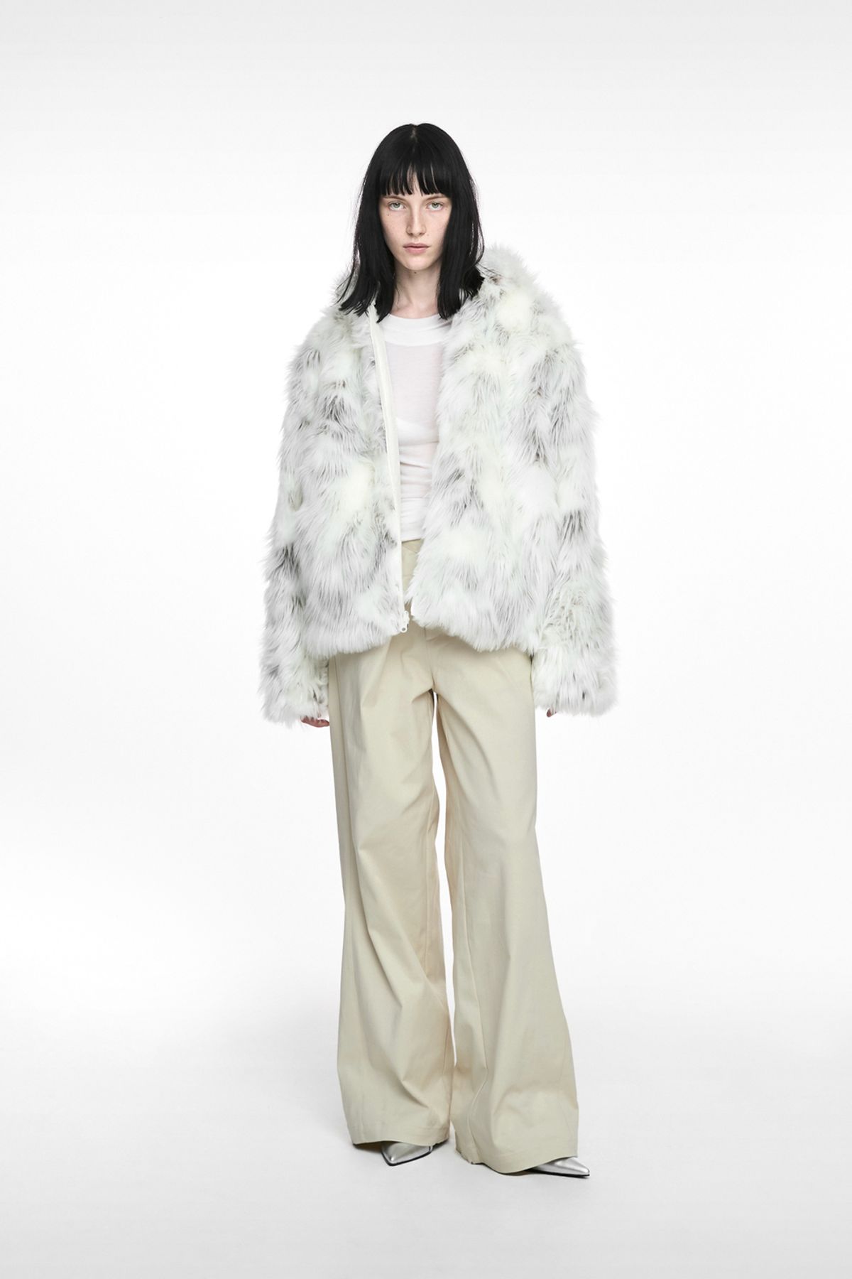나체(NACHE) REVERSIBLE HOODIE FAUX FUR JACKET BLACK
