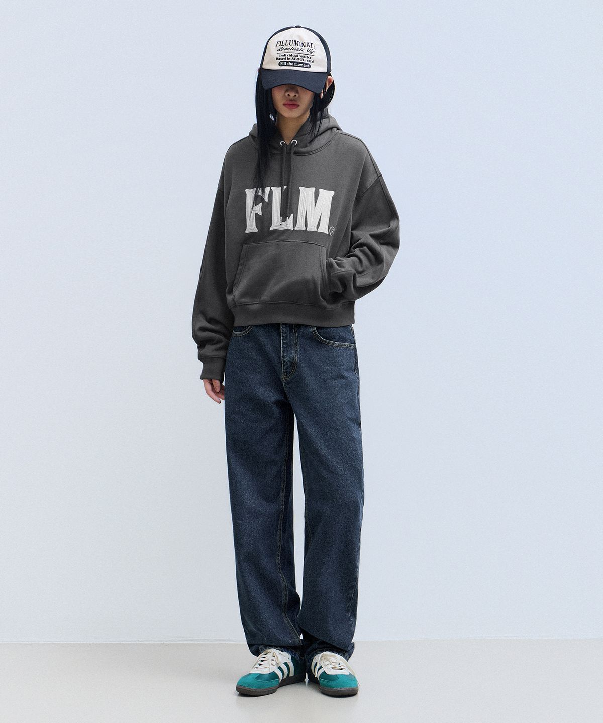 필루미네이트(FILLUMINATE) 레귤러 테이퍼드 데님 팬츠-미디엄블루