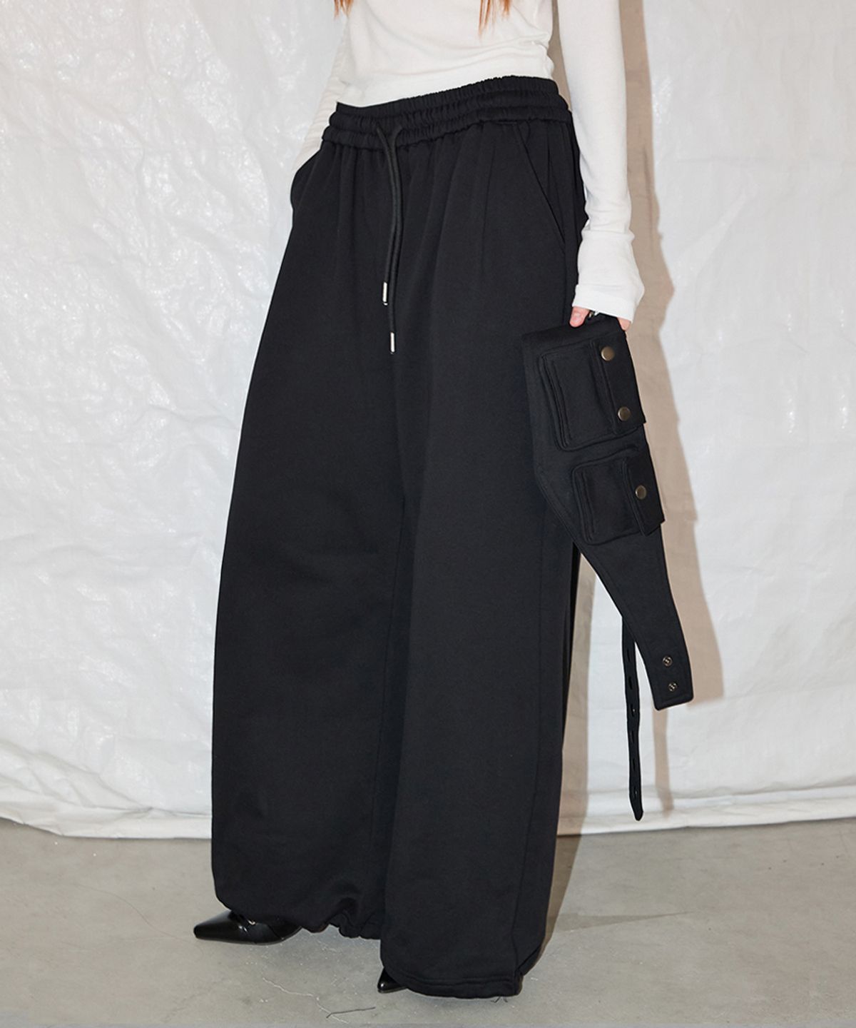 렌세(RENSE) Belt Sweatpants Set Black