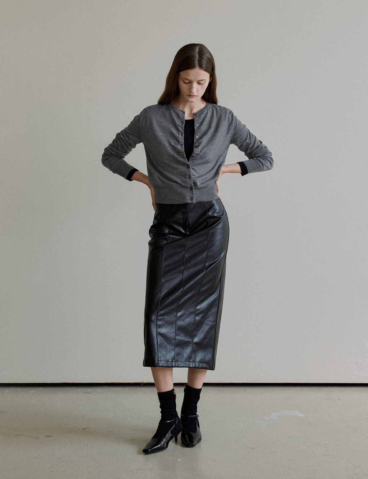 더엘로(THEELO) Shirring Round Cardigan (Gray)