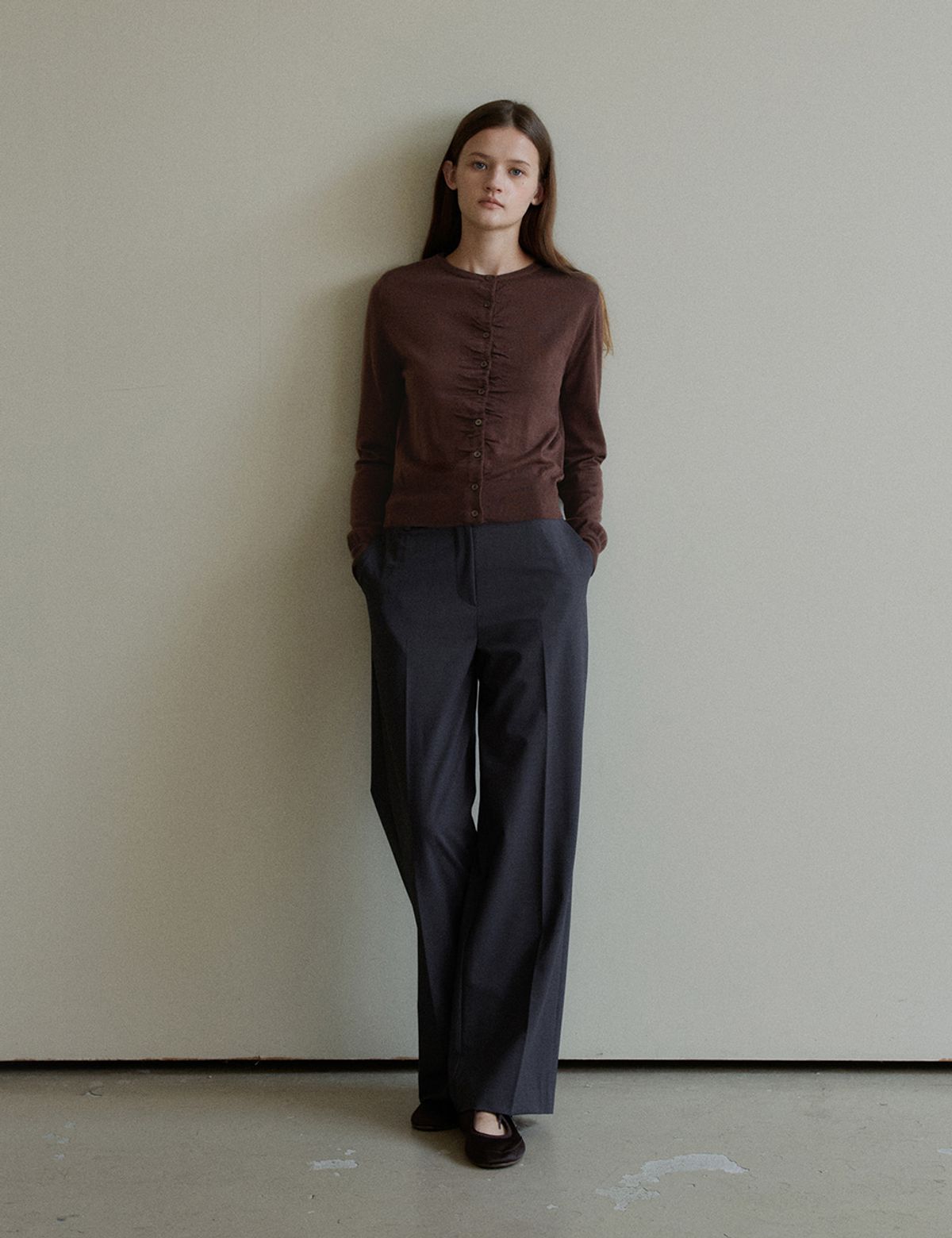 더엘로(THEELO) Shirring Round Cardigan (Brown)