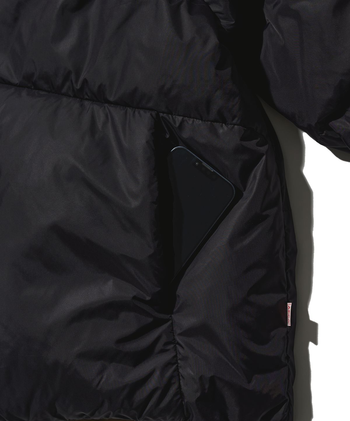 에이카화이트(AECA) AECA CURVED SHORT PUFFER JUMPER-BLACK