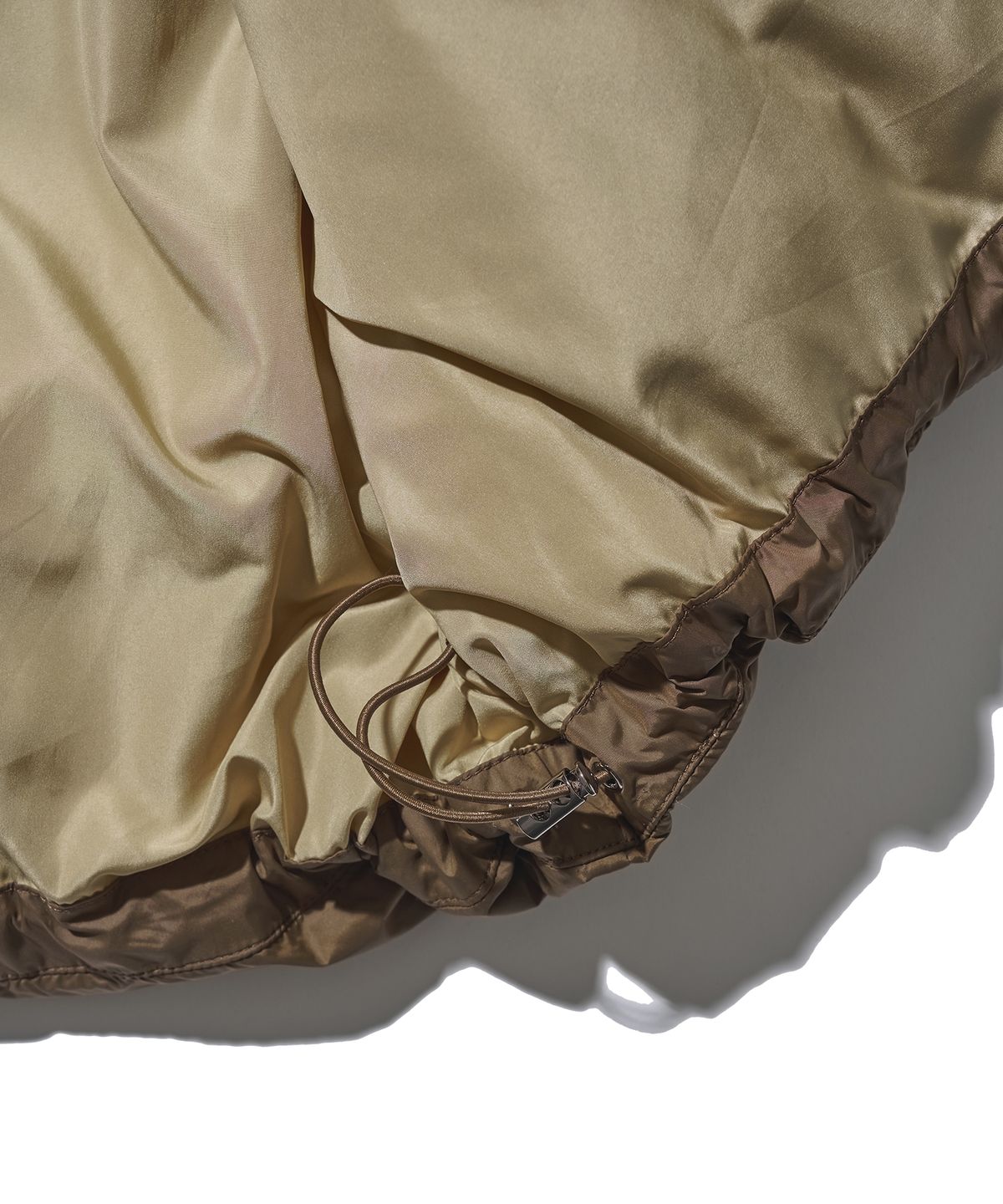 에이카화이트(AECA) AECA CURVED SHORT PUFFER JUMPER-BROWN