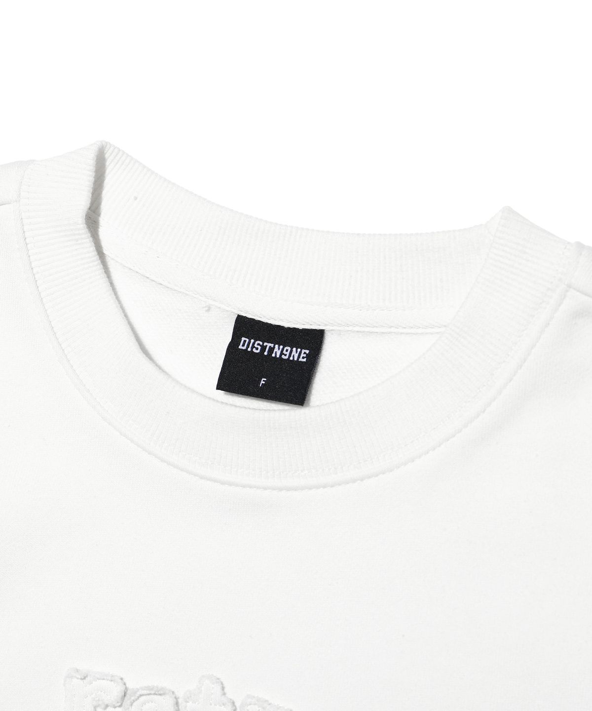 디스트나인(DISTN9NE) 레트로 로고 맨투맨 LP3TF615_OFF WHITE