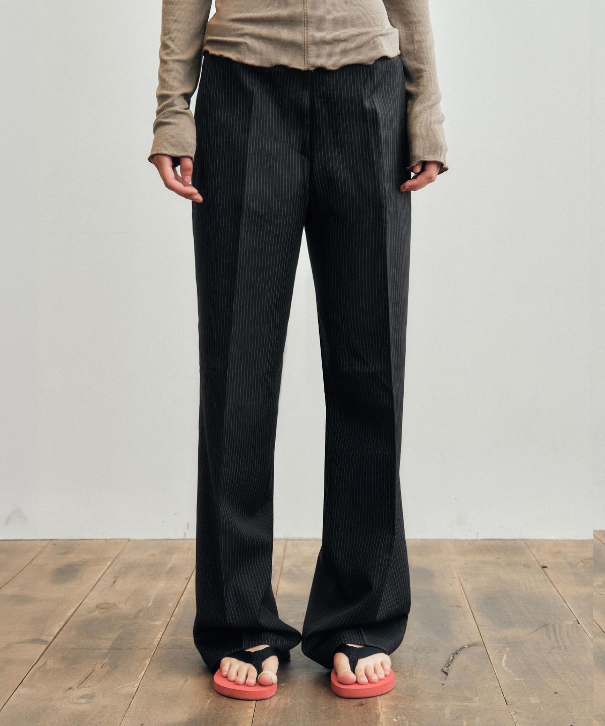 씨타(CITTA) Semi Regular Non-tuck Pin Stripe Slacks_CTB553(Black)