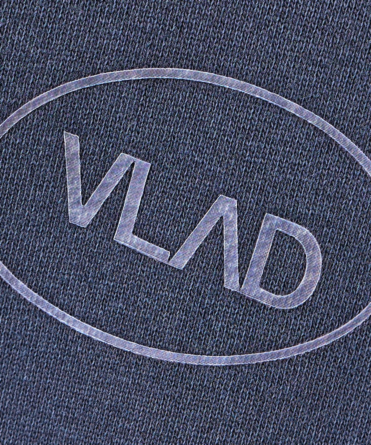 디미트리블랙(DIMITRI BLACK) VLAD 스몰 로고 페이드 워싱 후드 티셔츠_피그먼트 네이비