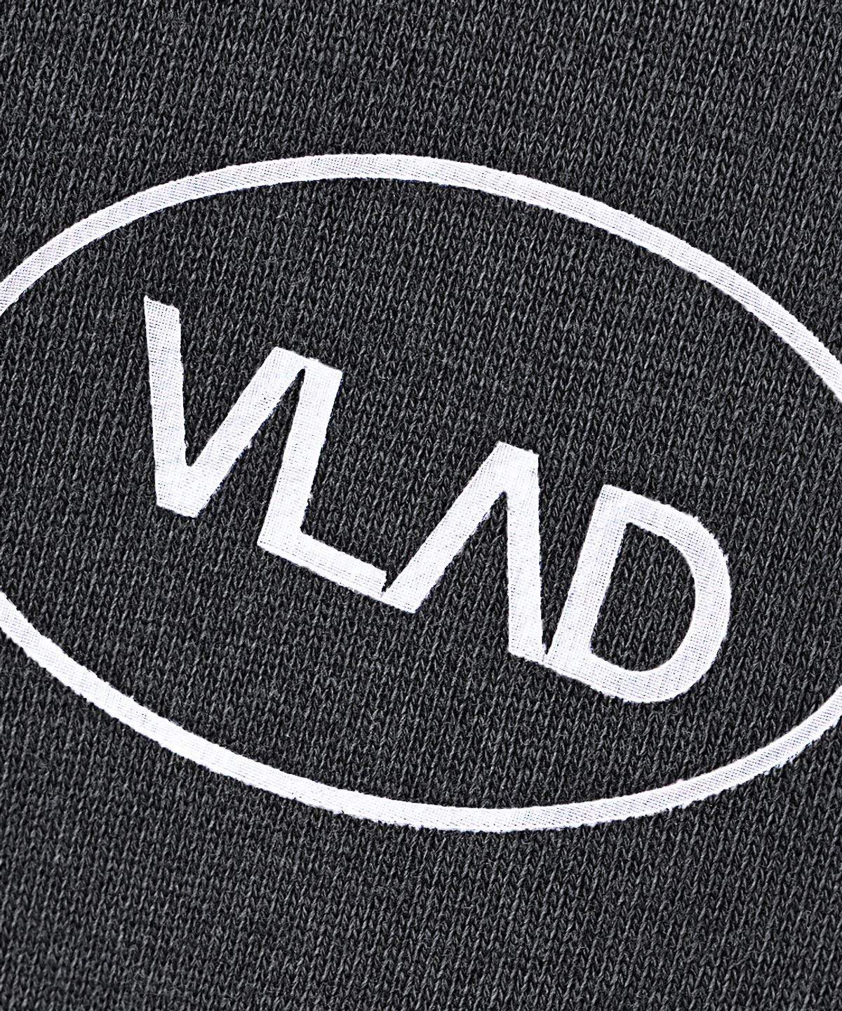 디미트리블랙(DIMITRI BLACK) VLAD 스몰 로고 페이드 워싱 후드 티셔츠_피그먼트 차콜